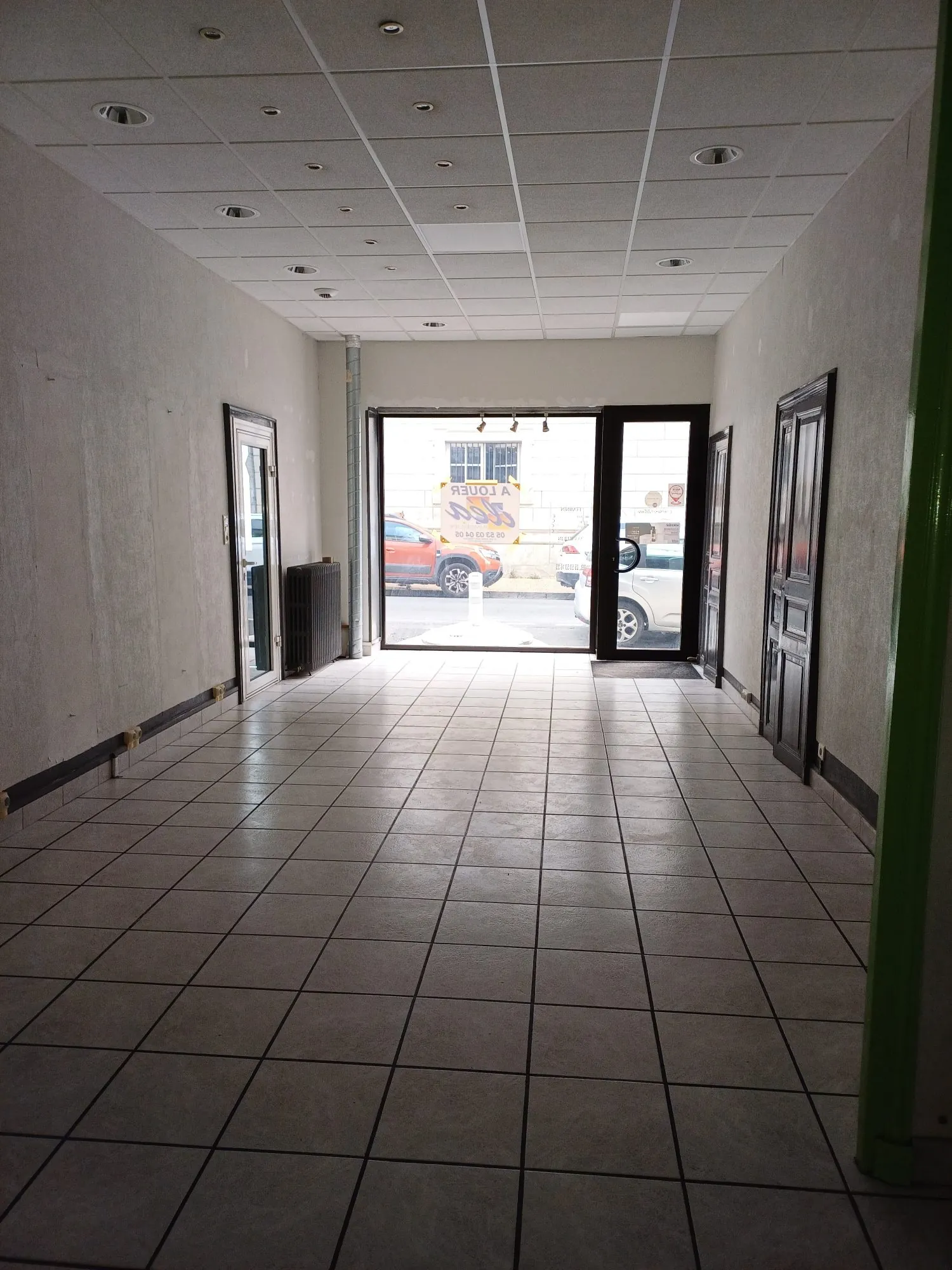 Local commercial de 46 m² à vendre au centre de Périgueux avec vitrine