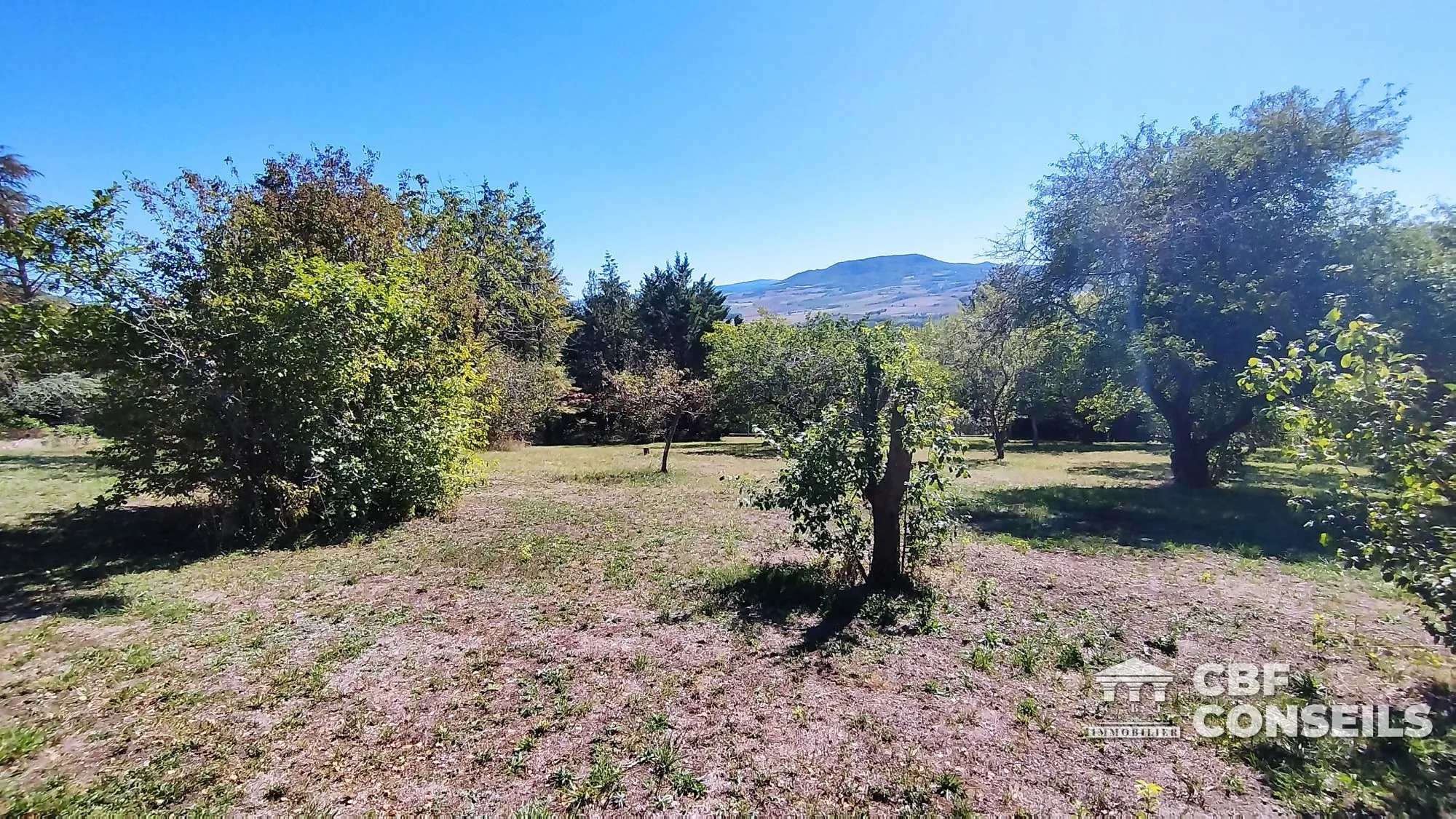 Terrain constructible à Veyre-Monton, vue panoramique, proximité Clermont-Ferrand
