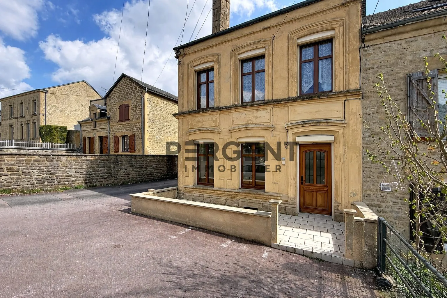 Maison en pierre à rénover de 131 m² à Vivier-au-Court