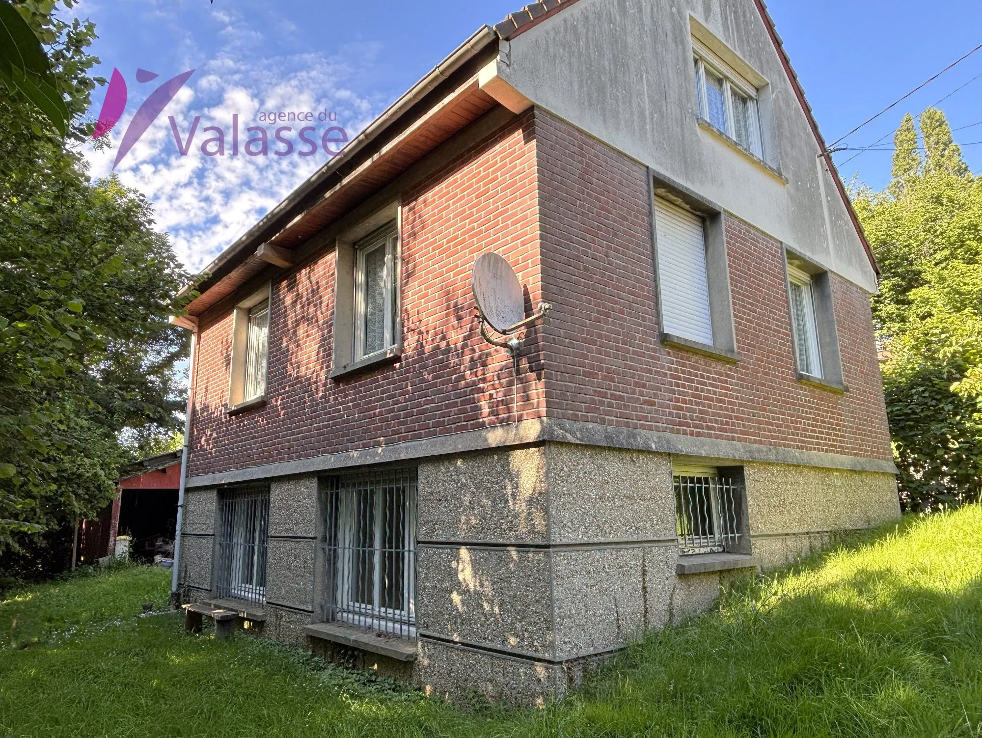 Maison à vendre à Bolbec avec grand jardin et garage – Secteur calme