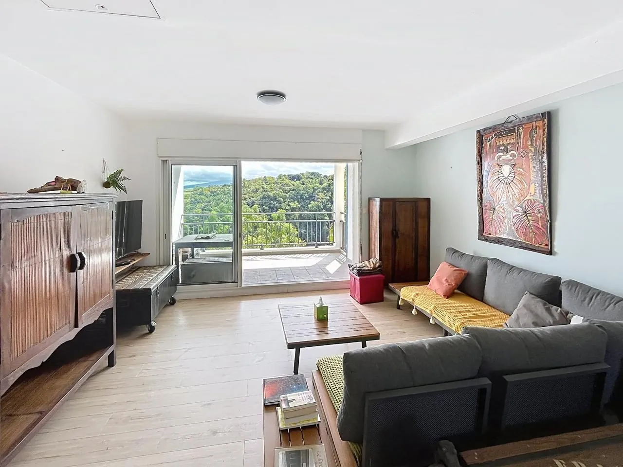 Bel appartement T3 avec vue mer et combles aménageables à Saint-Pierre