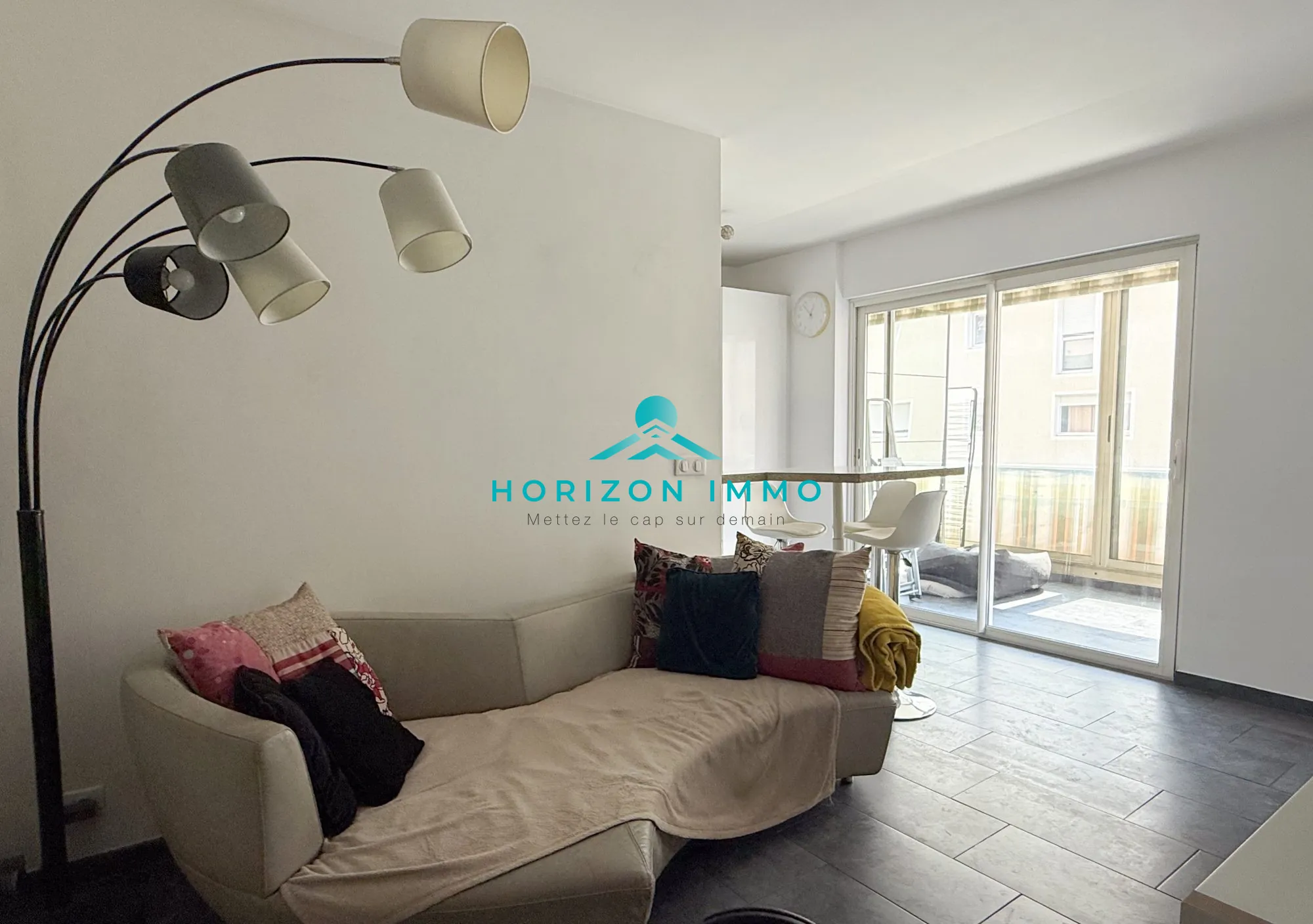 Appartement T2 avec terrasse, parking et cave à Saint-Laurent-du-Var