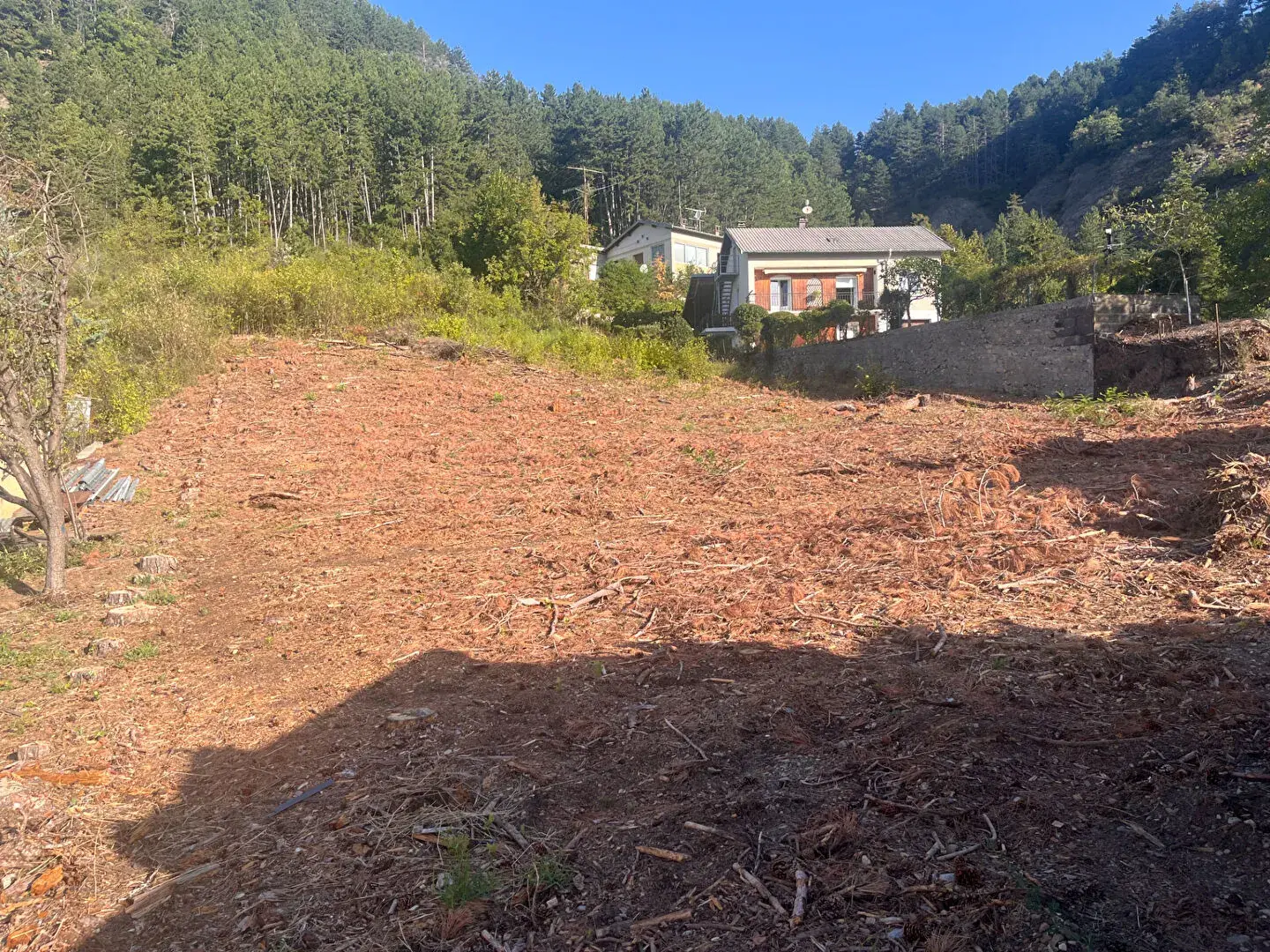 Terrain à Veynes de 4 503 m² avec 895 m² constructibles - Emplacement privilégié