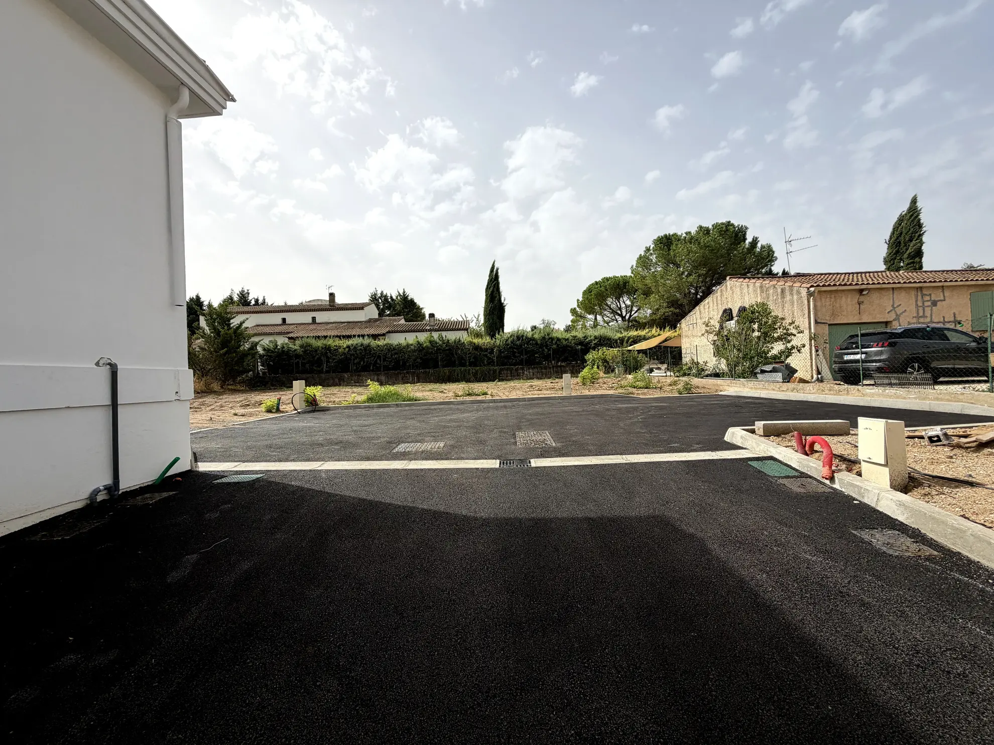 Terrain constructible à Trets face au château - Viabilisé et plat
