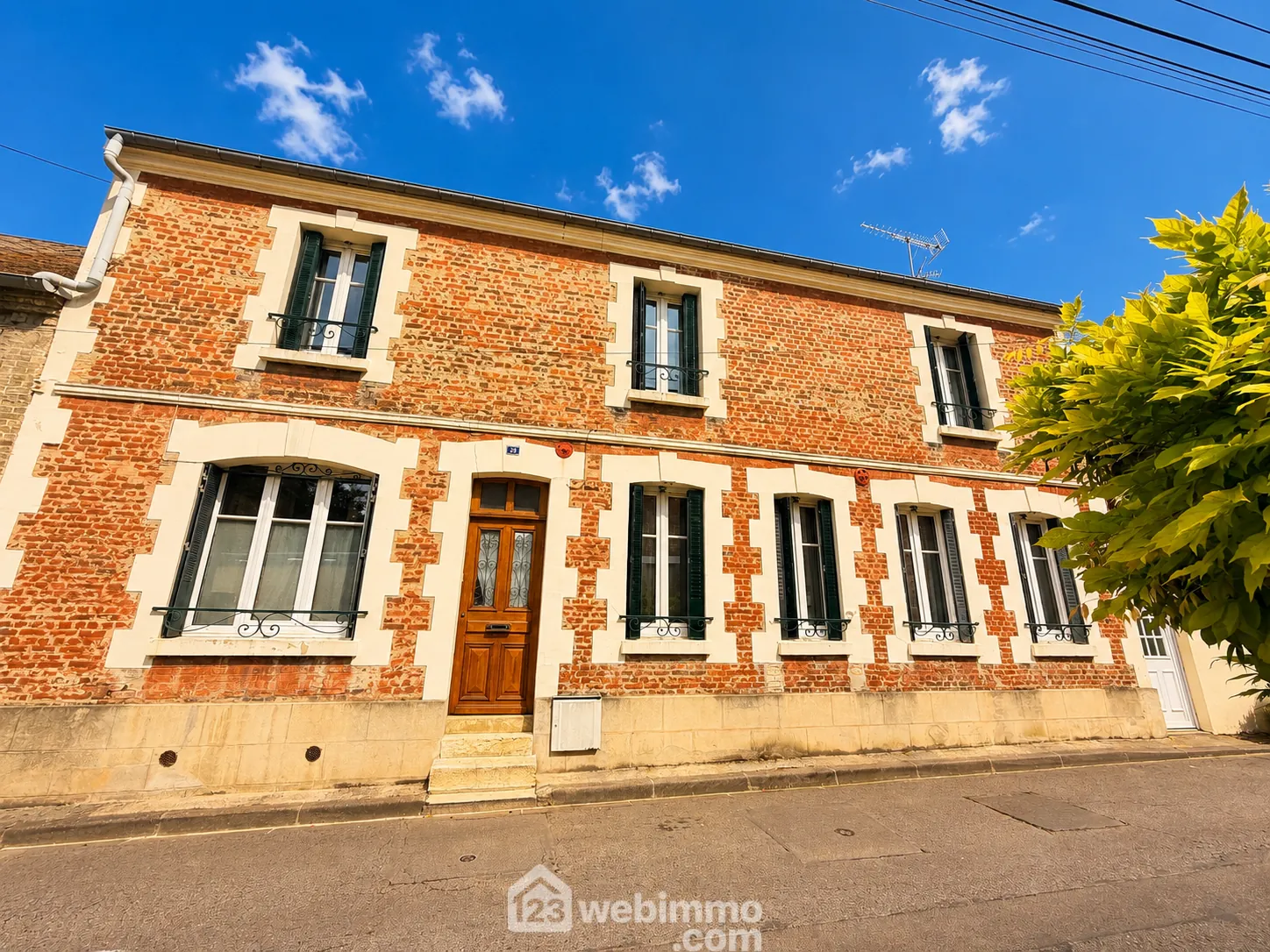 Maison de maître de 170 m² à Laon avec jardin, garage et cave