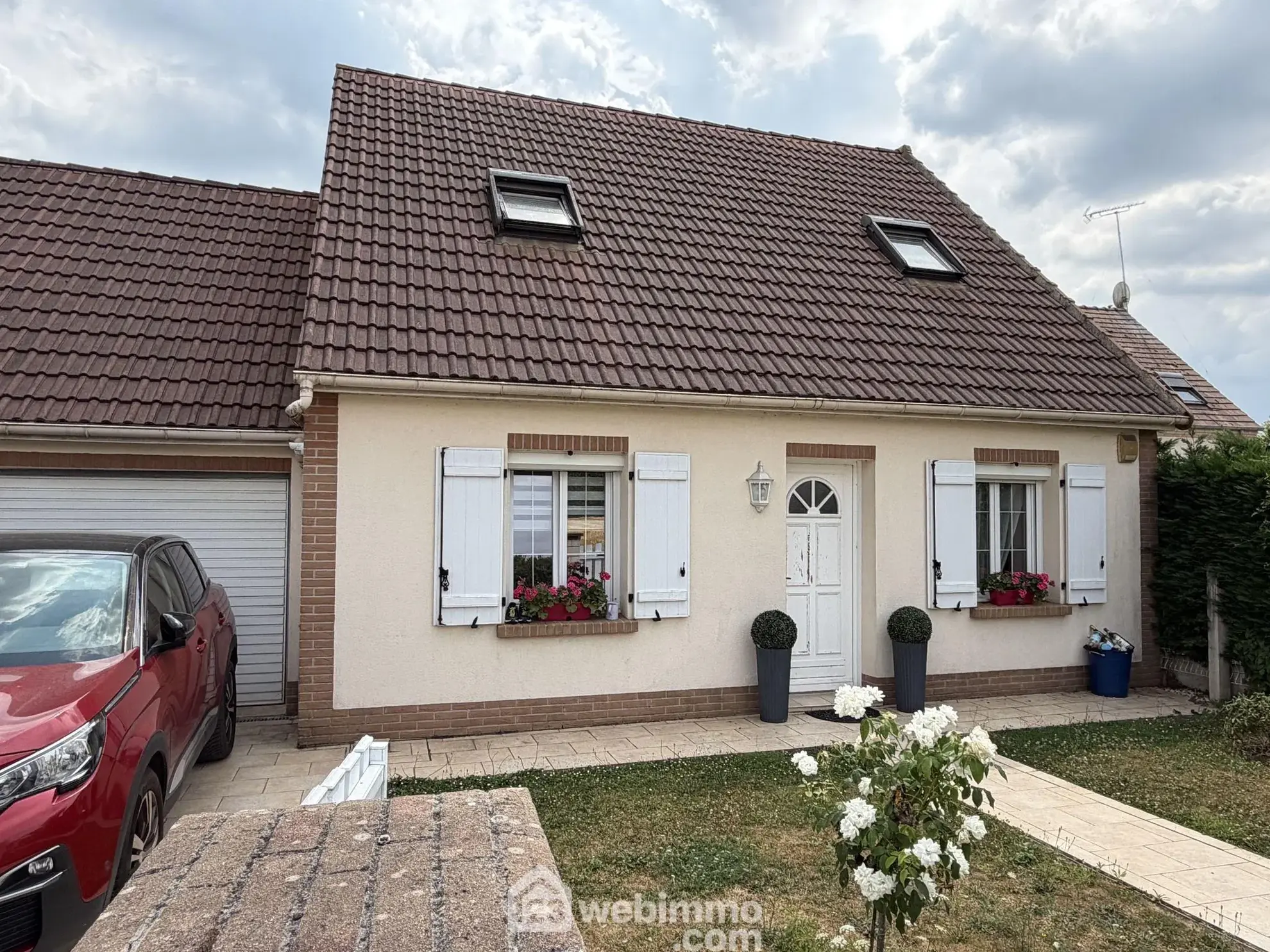 Maison à vendre de 87m² à Noyon – Architecture récente avec garage et dépendances