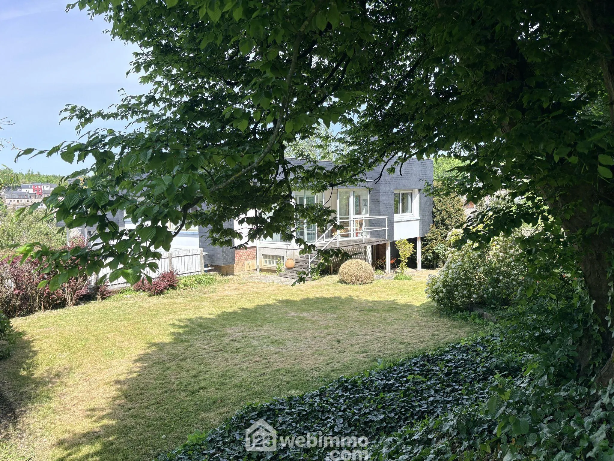 Belle maison d'architecte de 1960 à Bolbec avec jardin et garages
