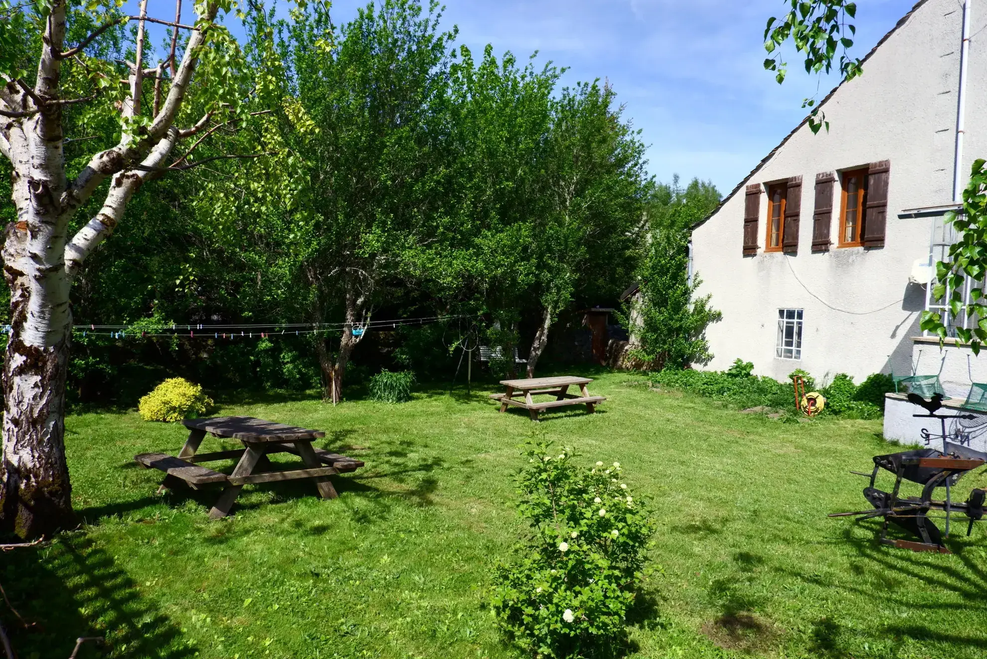 Maison en pierre de 221 m² avec dépendances et gîte au Mazet-Saint-Voy