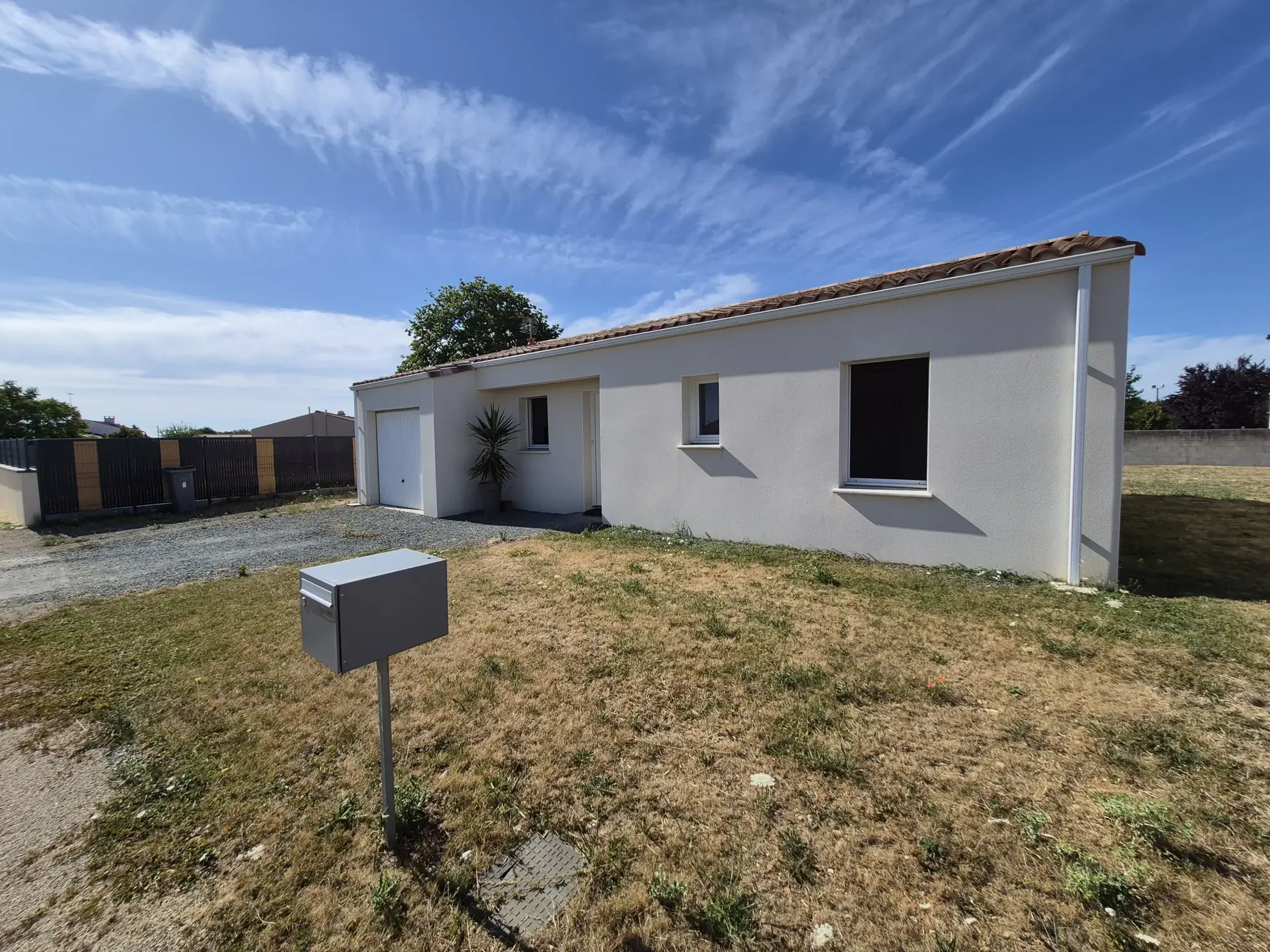 Maison récente de 2023 avec 3 chambres, plain-pied, à Sainte-Gemme-la-Plaine