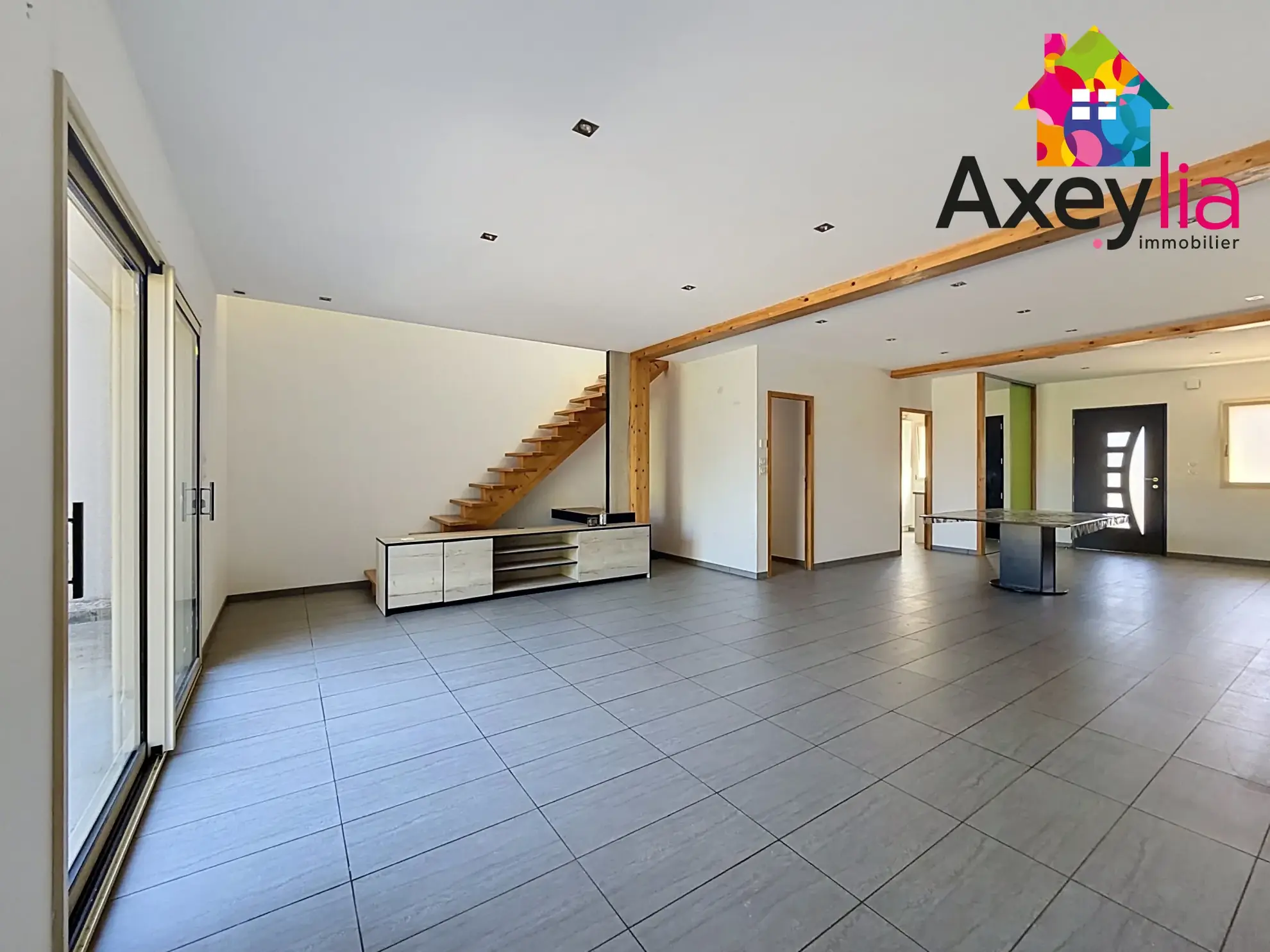 Maison individuelle à vendre à Feurs avec grand volume et terrain clos