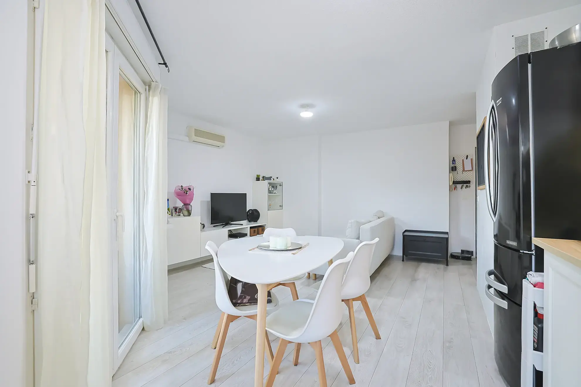 Appartement T3 rénové de 57m² avec terrasse et garage à Hyères La Bayorre
