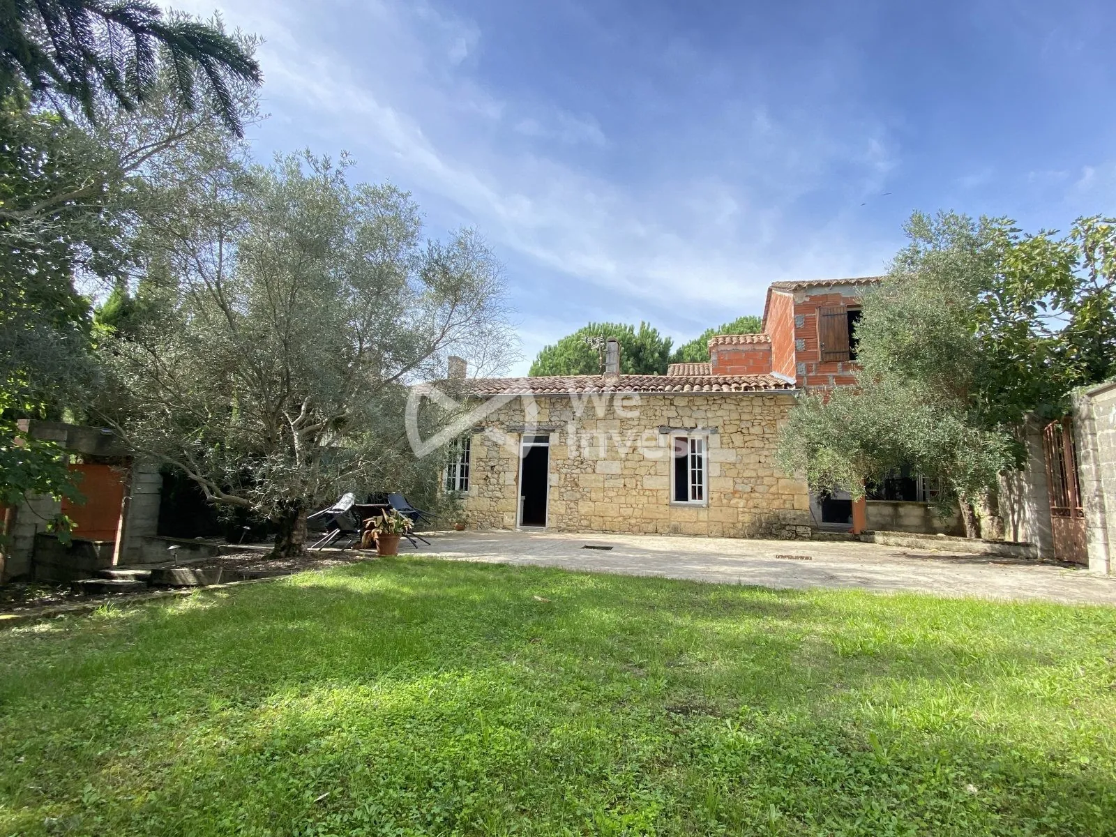 Maison de village à Plassac avec grand potentiel, jardin clos, 140 m² habitables