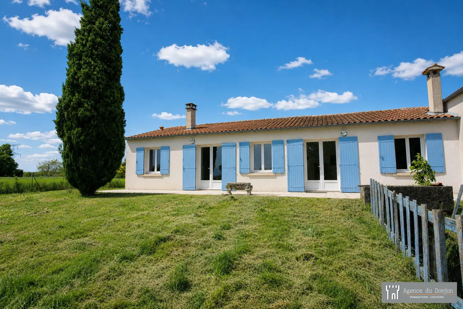 Maison de plain-pied à Saintes avec grand terrain et vue campagne