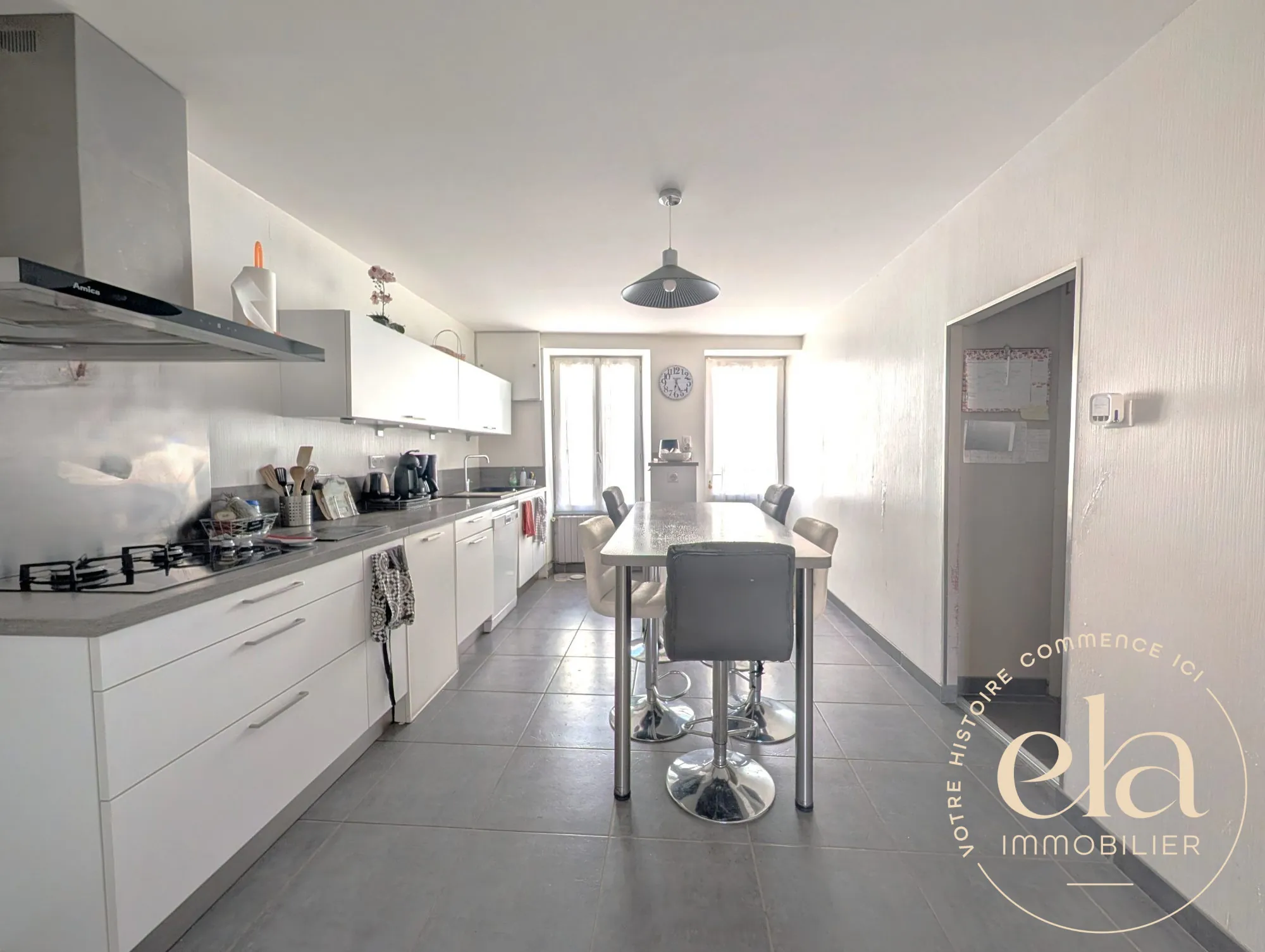 Maison de ville spacieuse avec dépendances et terrain à Monsireigne