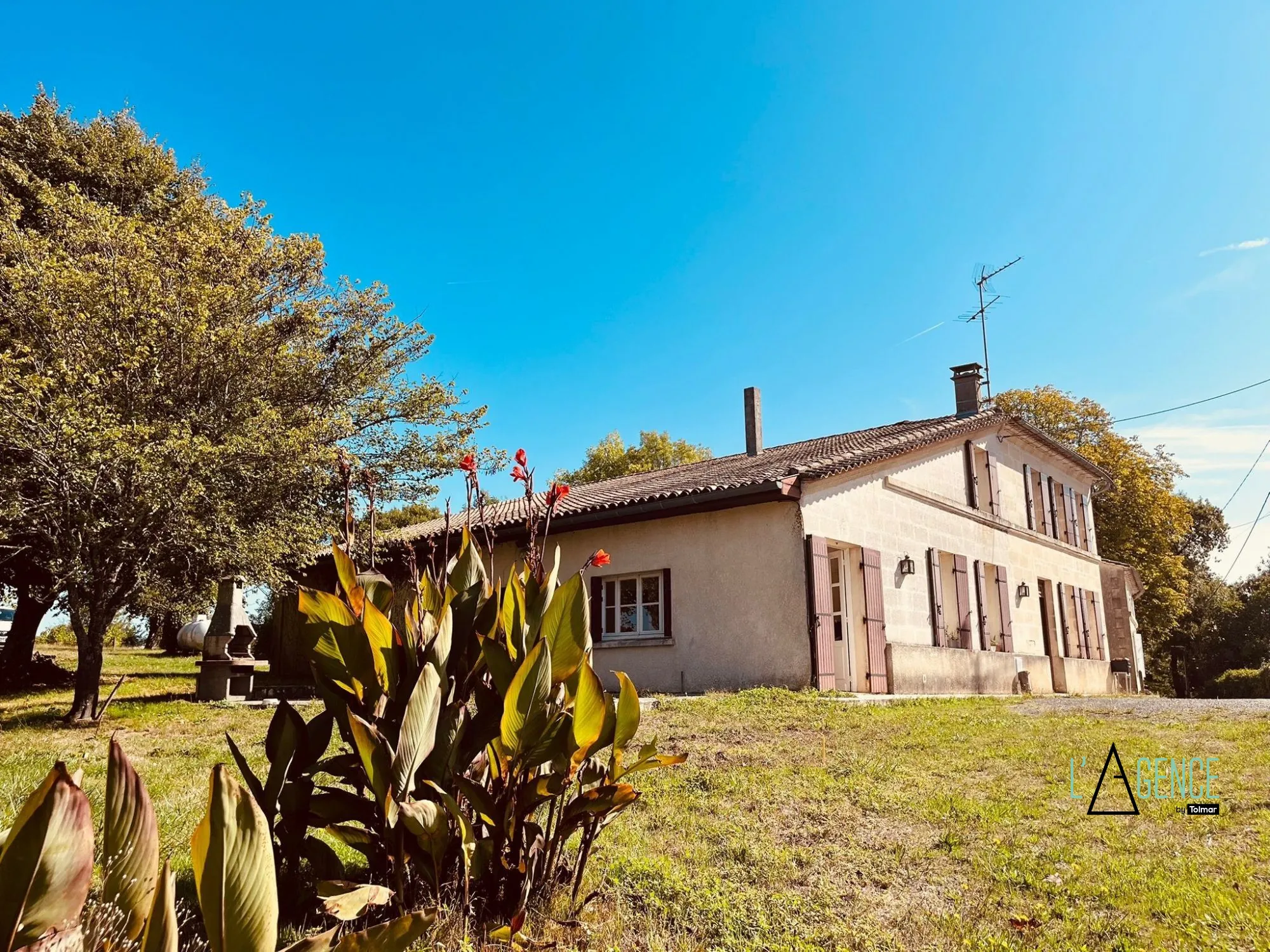 Propriété de caractère en pierre à Guîtres avec grand terrain et potentiel élevé