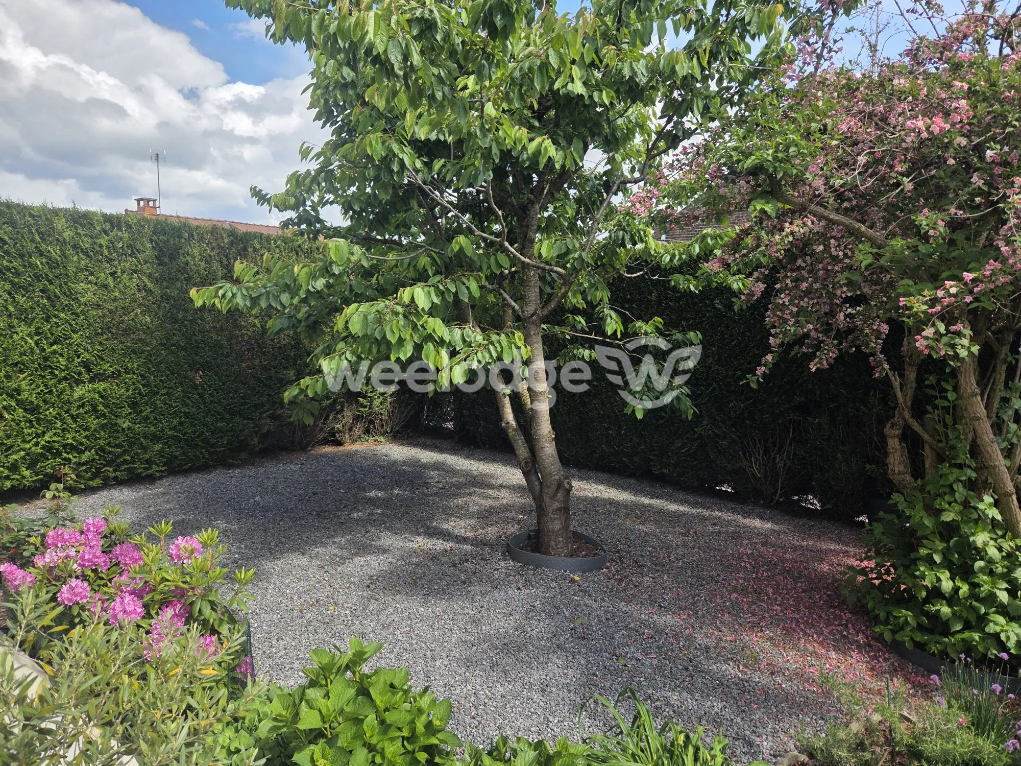 Maison familiale à vendre à Hautmont avec grand séjour et garage