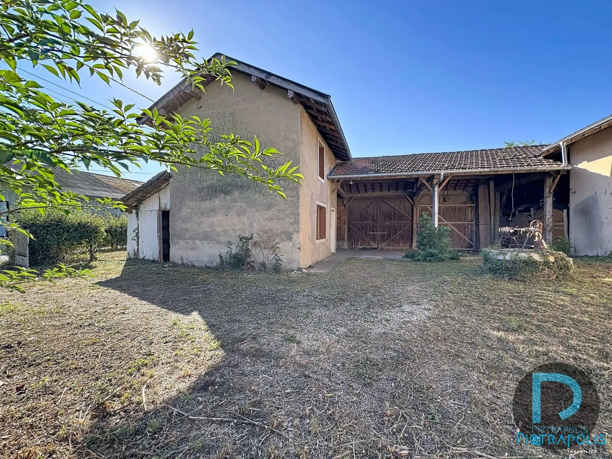 Maison ancienne à rénover avec grand préau et dépendance à Biziat (01290)