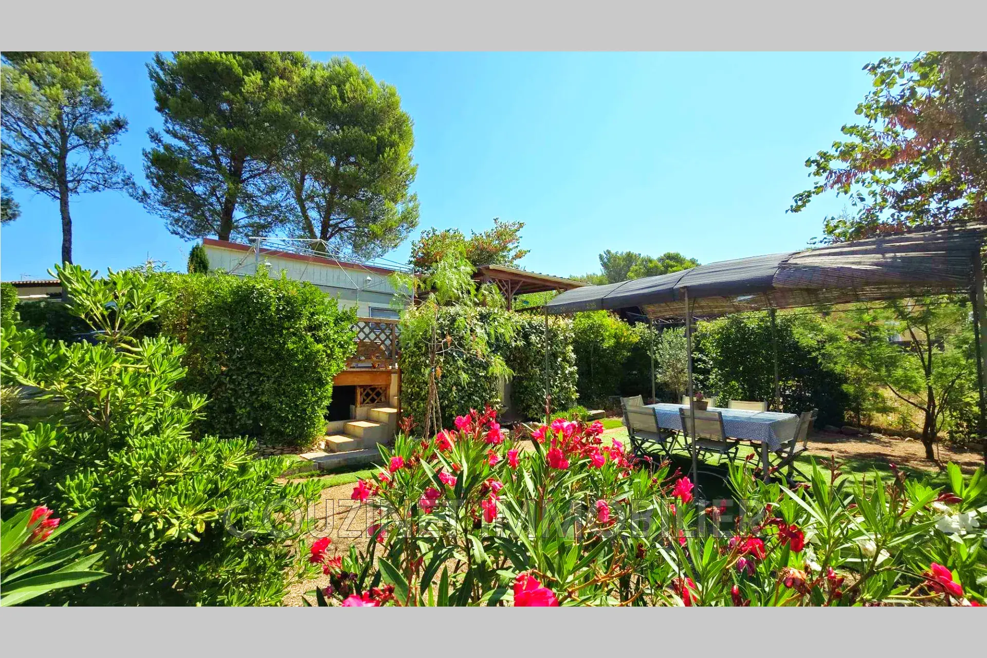 Mobil-home de 26 m² à vendre à Le Castellet avec terrasse et vue dégagée