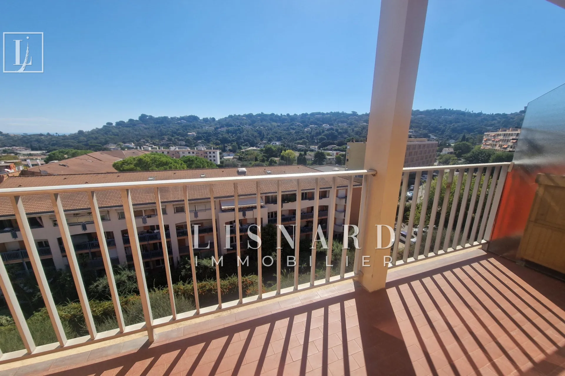 Spacieux appartement 3 pièces avec vue mer à Vallauris