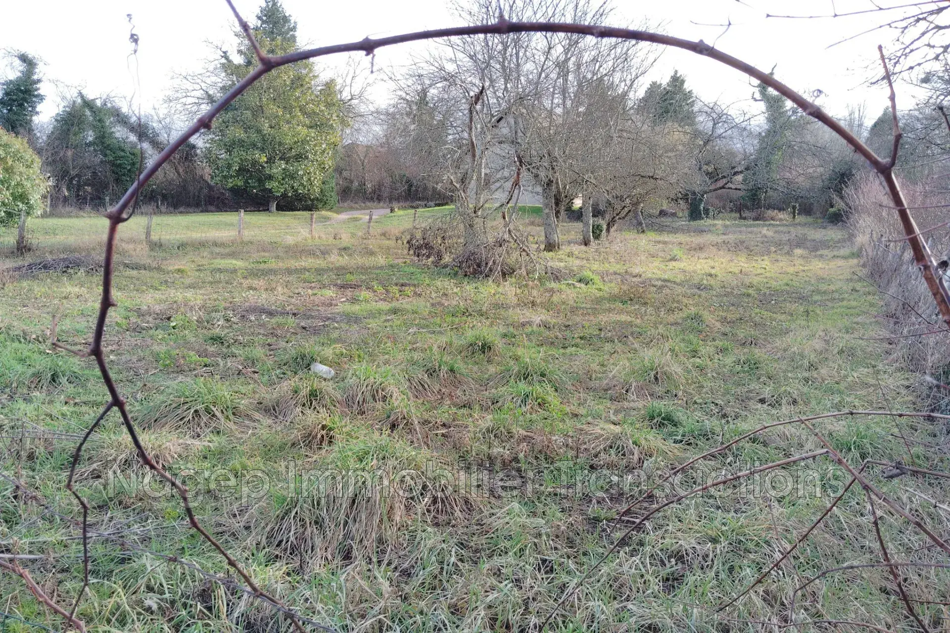 Terrain à vendre au Le Vernet - 680 m² constructible, calme et proche commodités