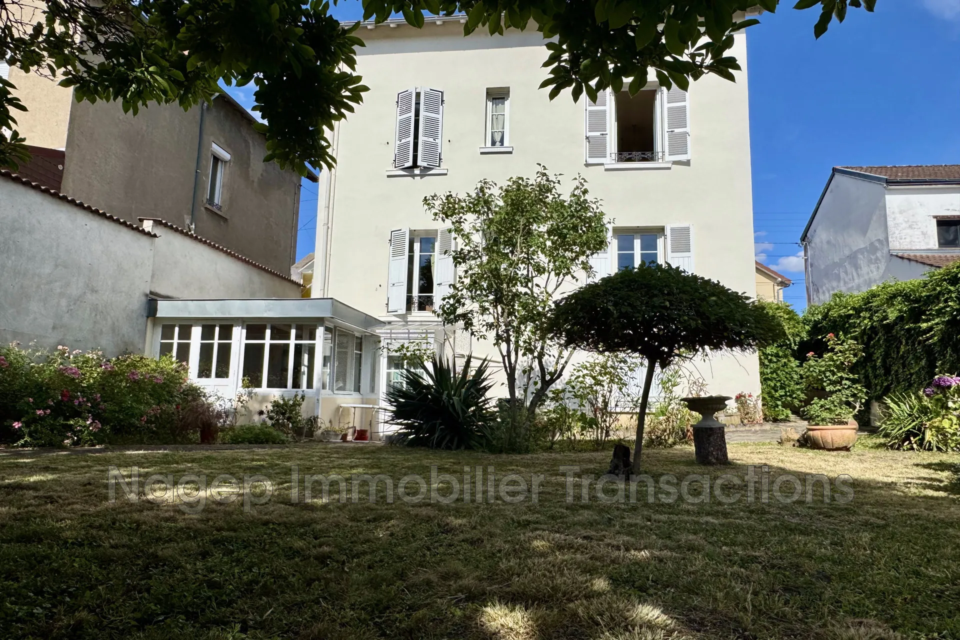 Charmante maison bourgeoise de caractère à Cusset avec parc arboré