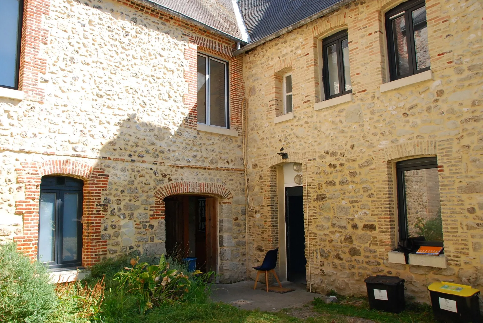 Immeuble de rapport à Fécamp avec jardin exposé plein sud et potentiel de développement
