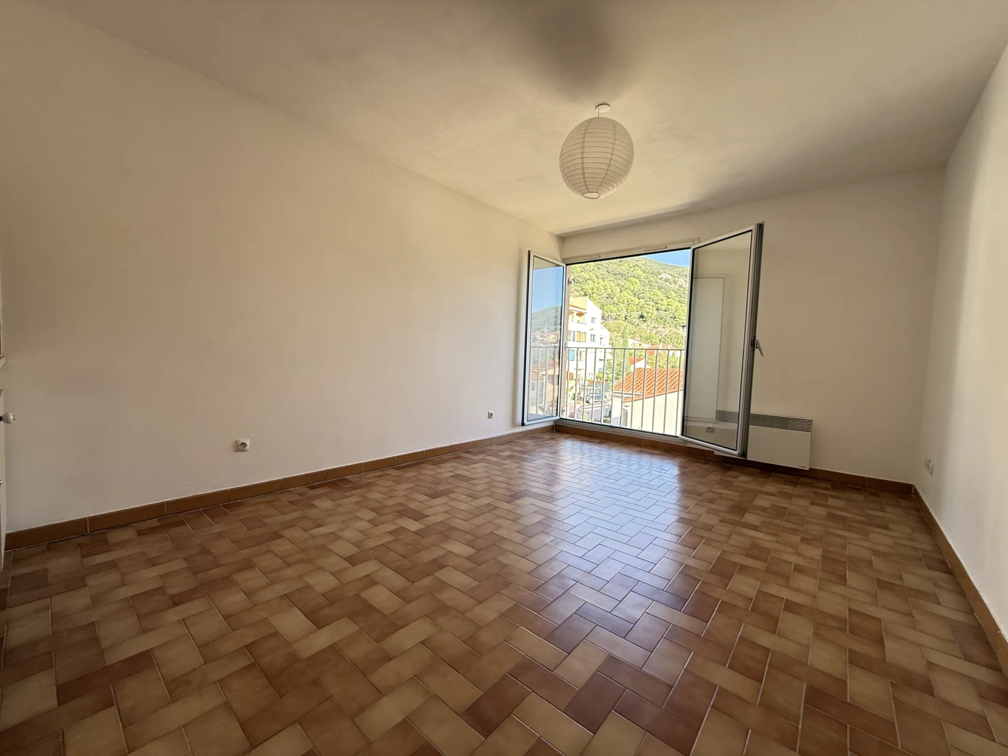 Appartement F1 lumineux avec vue sur les montagnes à Amélie-les-Bains