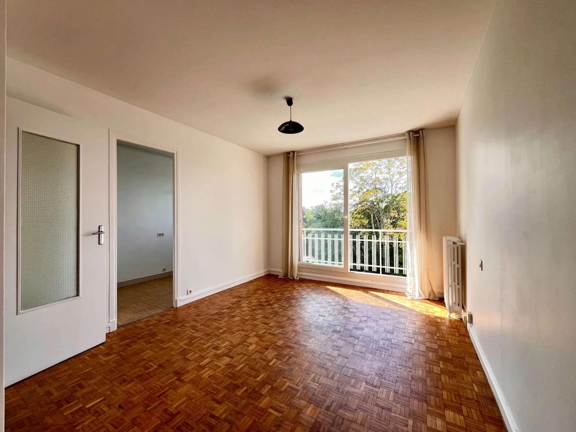 Studio de 26 m² avec balcon, parking et cave à Arcueil, idéal investisseur ou premier achat