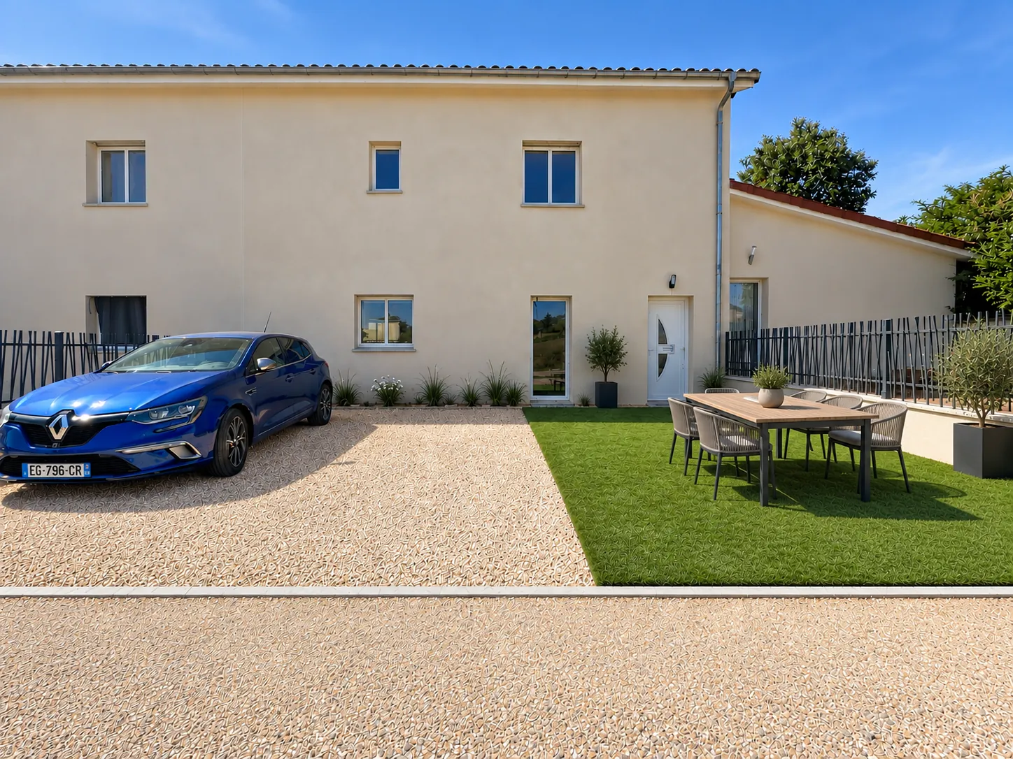 Charmante maison de village rénovée de 100 m2 avec jardin à Misérieux près de Trévoux