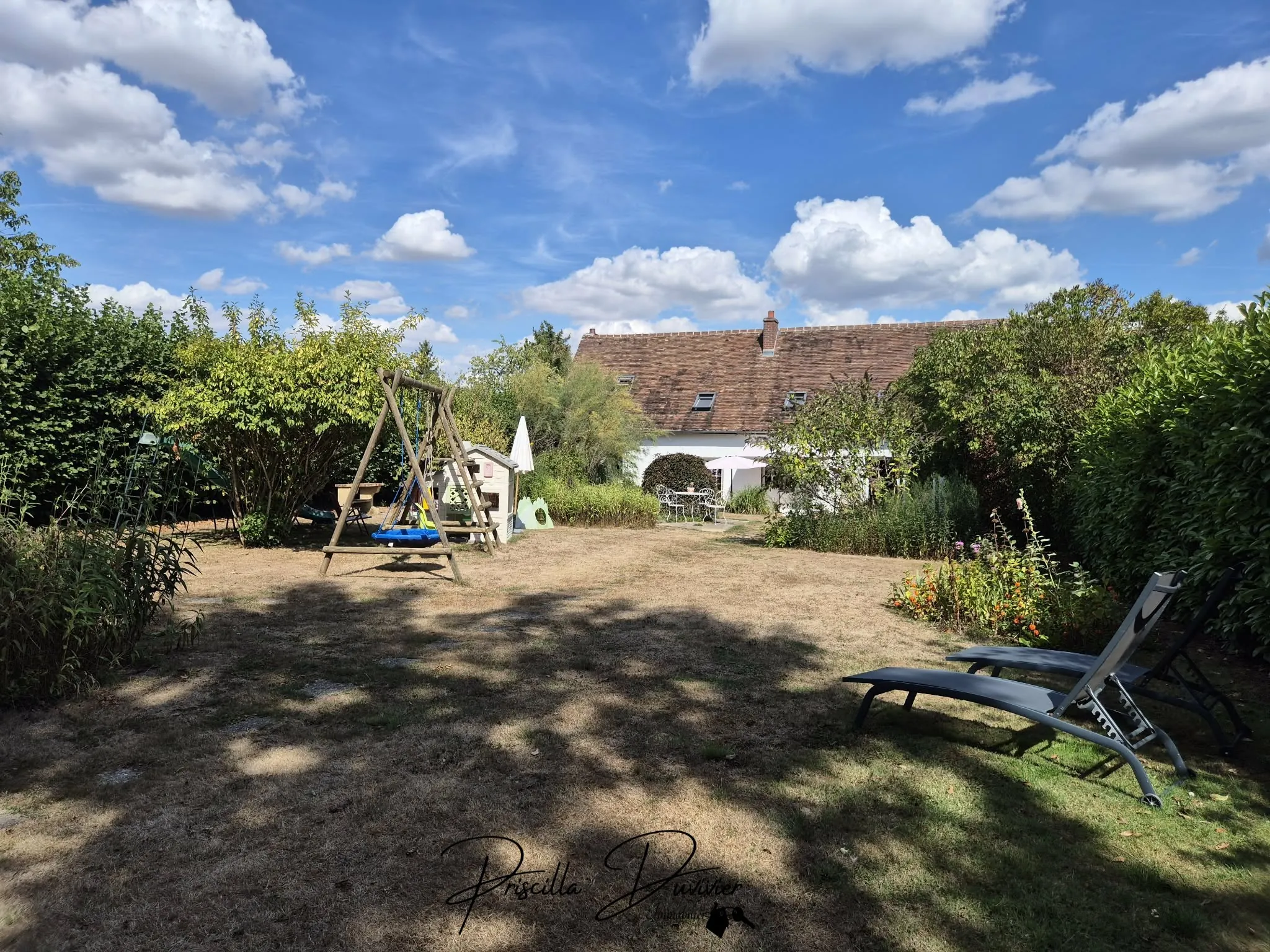 Maison de charme avec 4 chambres, double garage et grand terrain à Ponchon