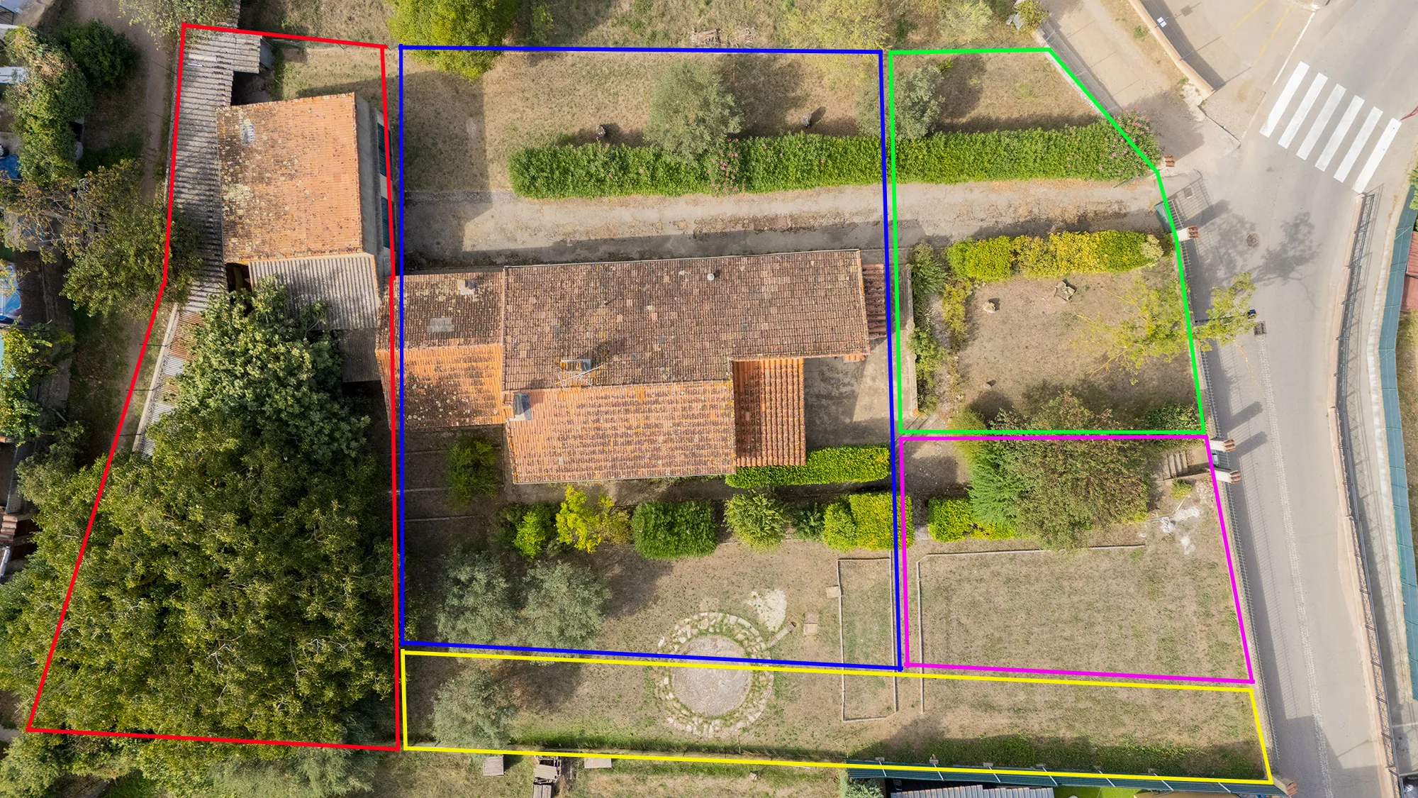Terrain constructible de 209 m² à Carnoules, zone UBa, exposition Sud