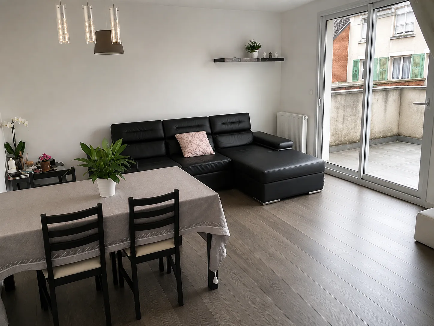 Appartement duplex avec terrasse et garage à Lomme, proche métro Mitterie