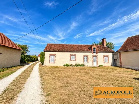 Maison ancienne à rénover à Gien avec cave et parking - Charme et potentiel