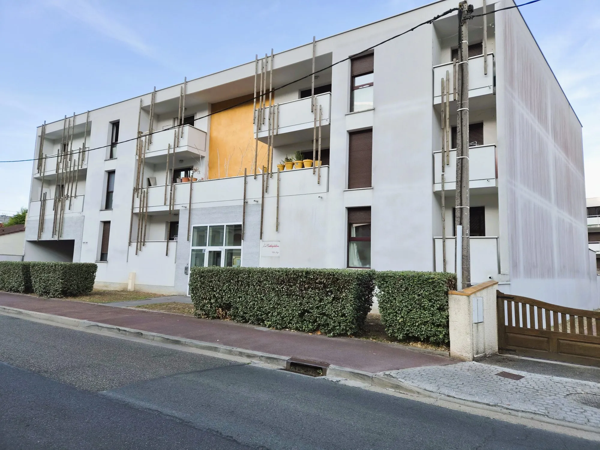 Bel appartement T2 à Bas Cenon proche Bordeaux avec parking et grande chambre
