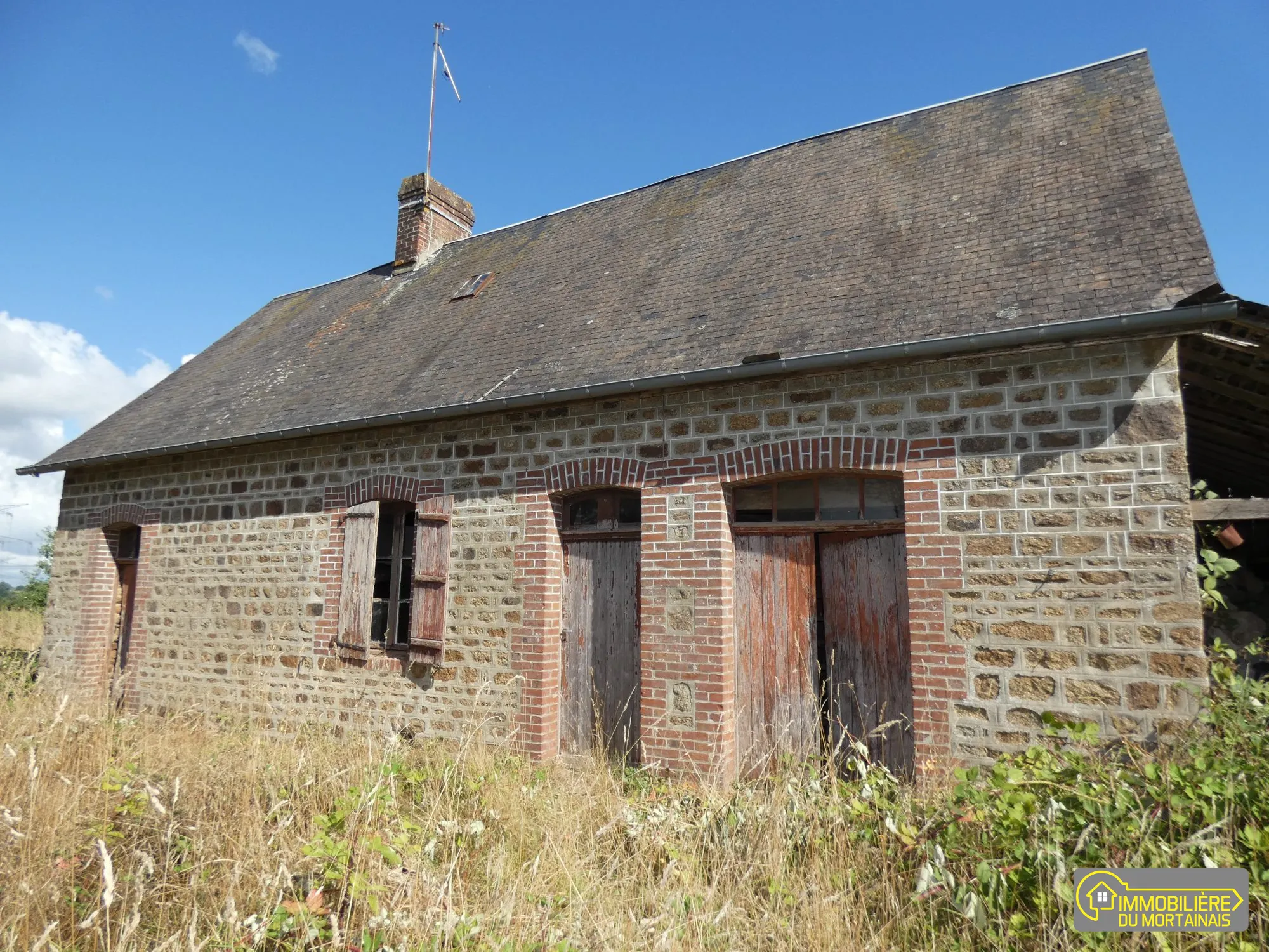 Maison de campagne à rénover à Grandparigny (50600) avec terrain de 2323 m²