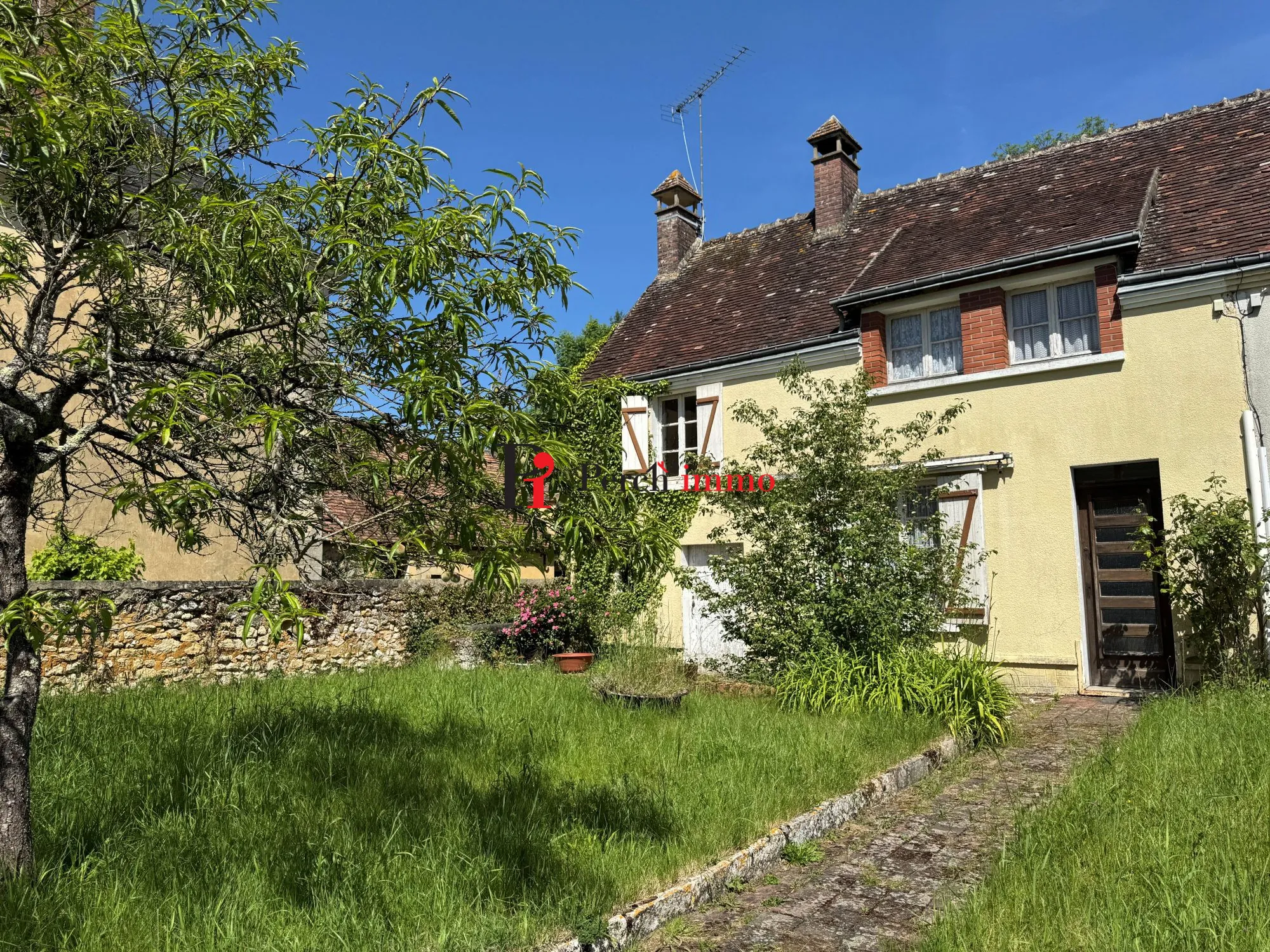 Maison ancienne à rénover entre Bellême et La Ferté-Bernard, 3 chambres, jardin, cave