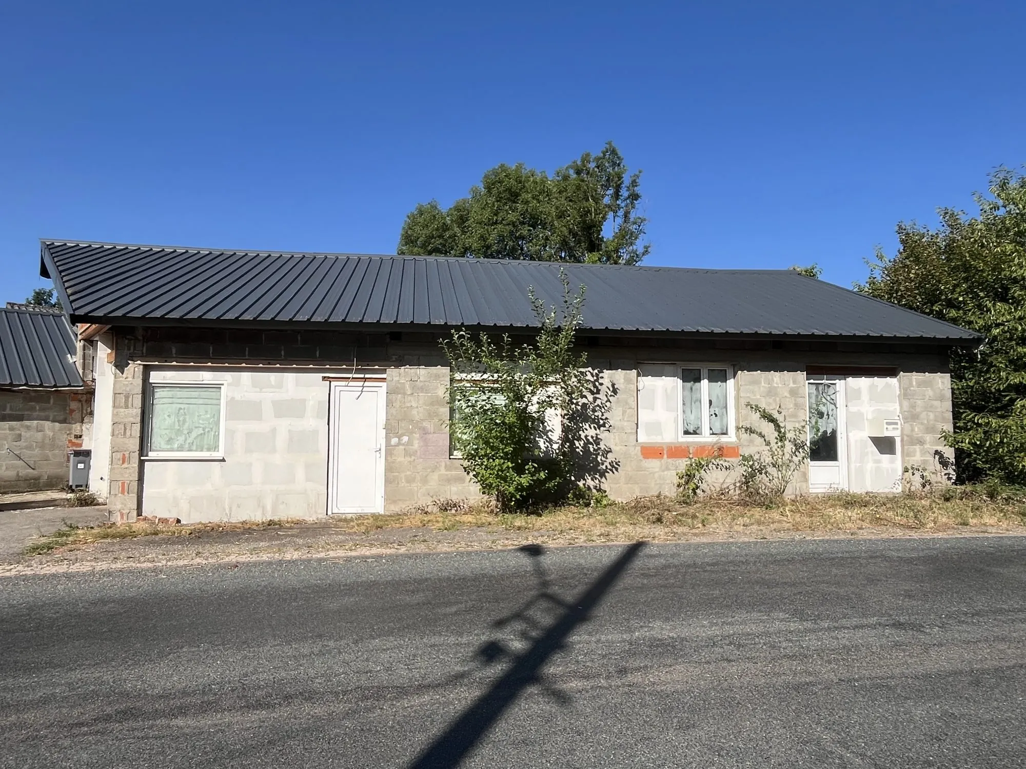 Maison avec local artisanal de 130m² à Belmont-de-la-Loire