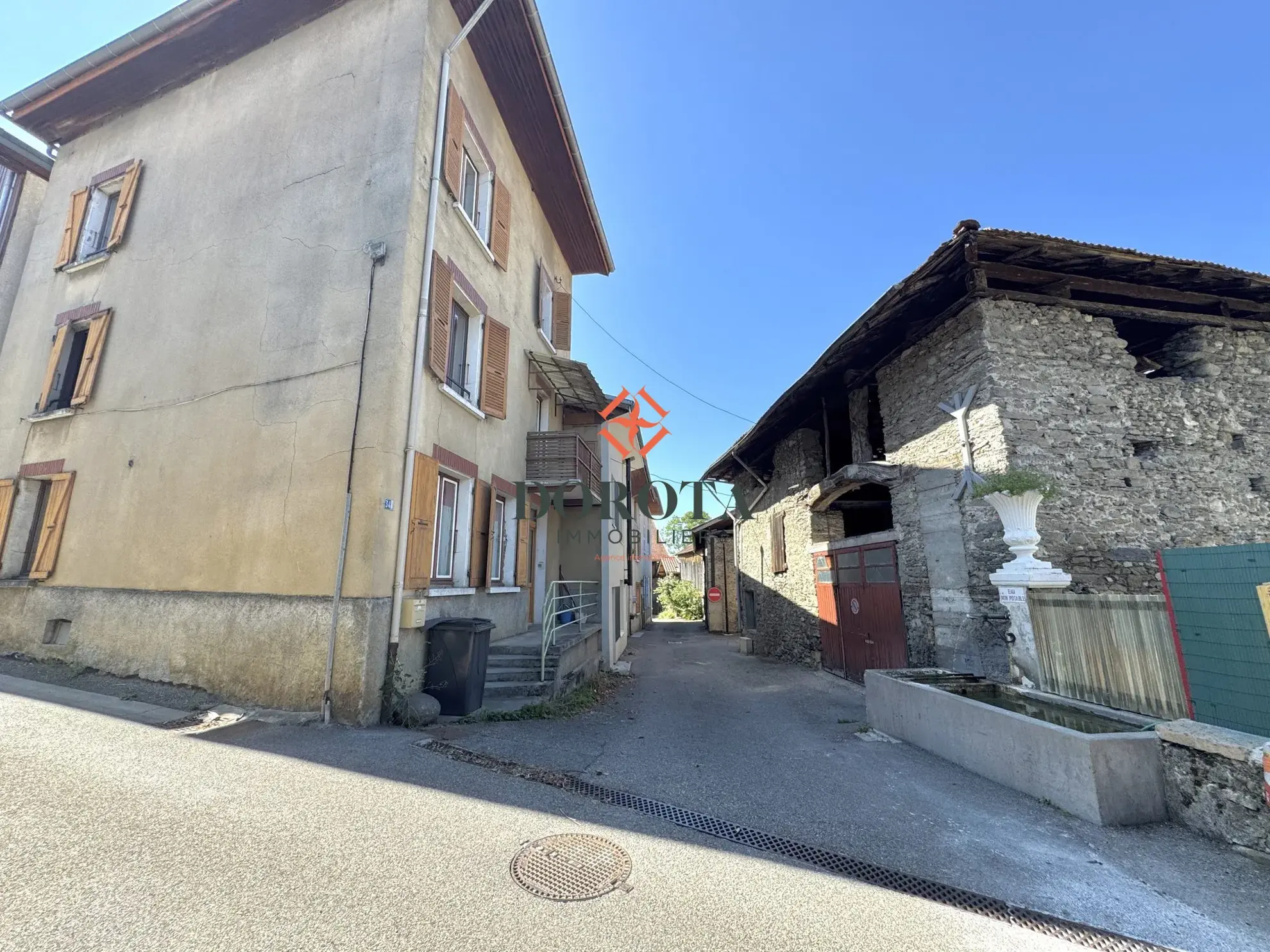 Ensemble immobilier à Villard-Noir avec maison et grange, opportunité rare