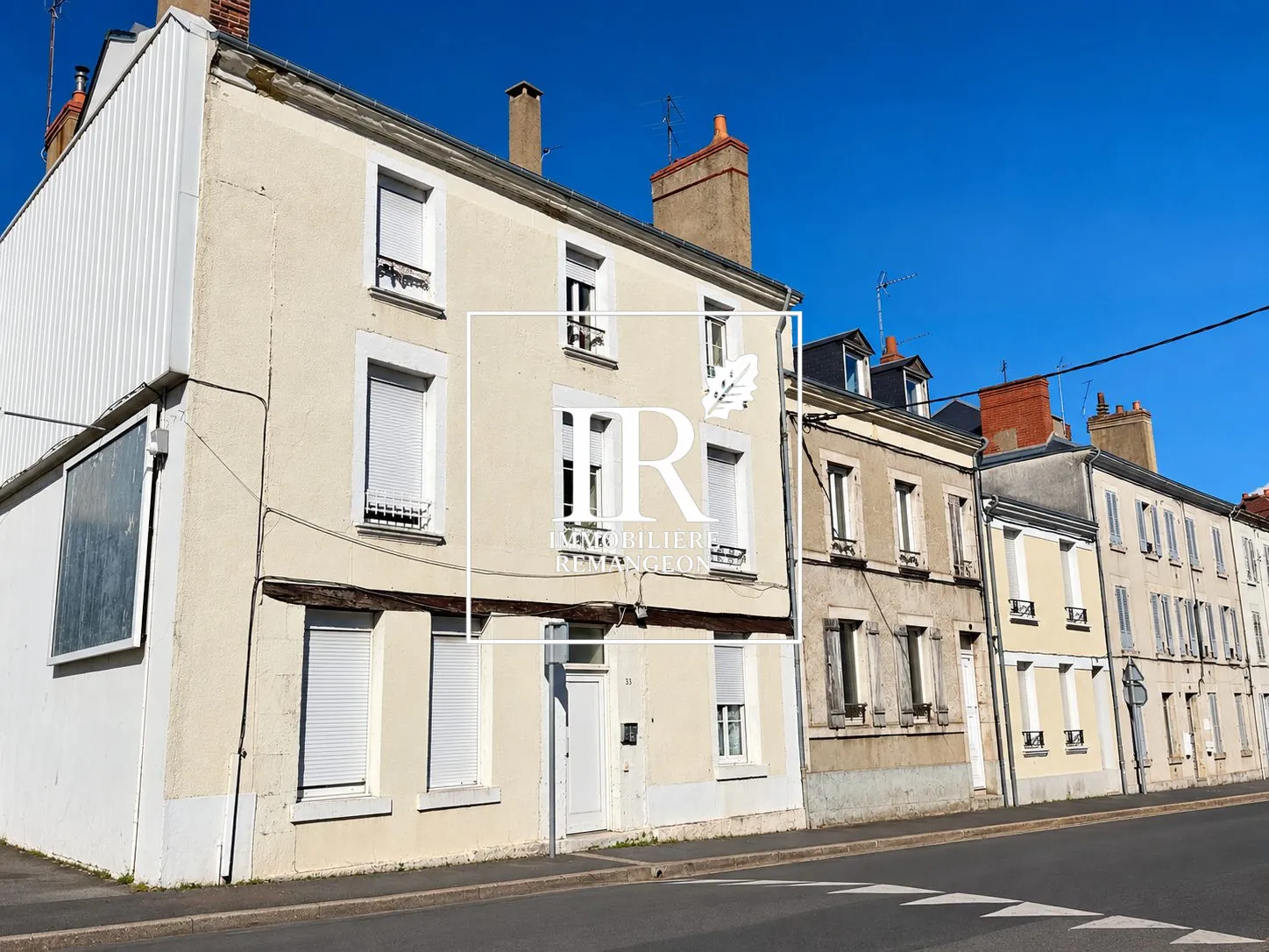Investissement locatif à Vierzon : deux appartements dans une copropriété sans travaux