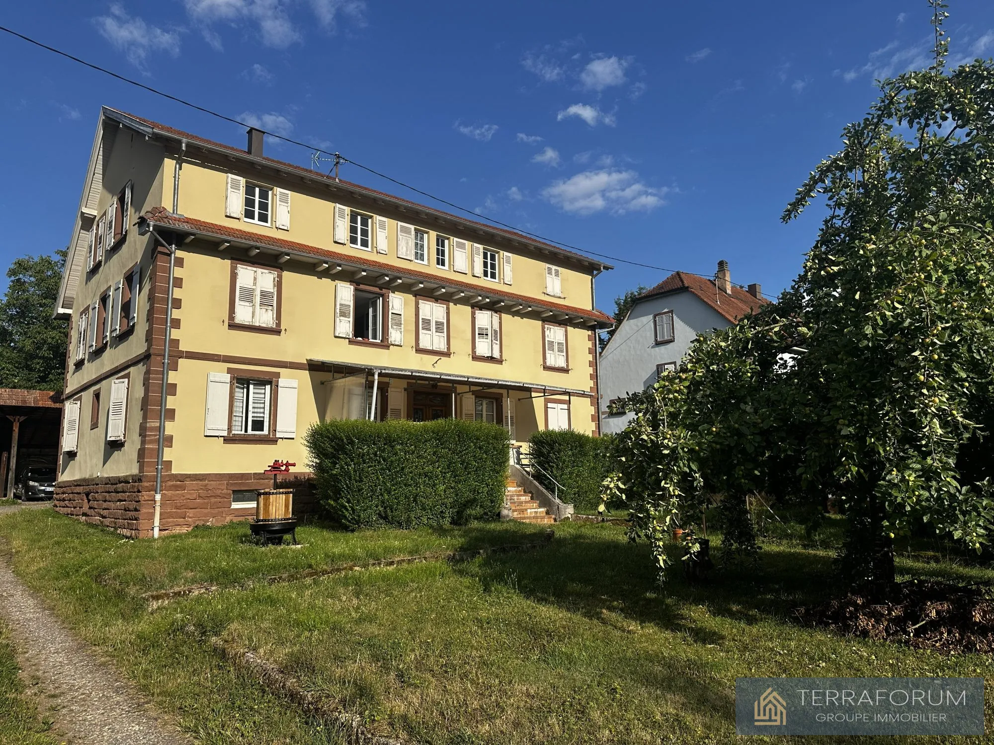 Appartement T3 rénové de 57 m² à vendre à Lembach avec parking et cave