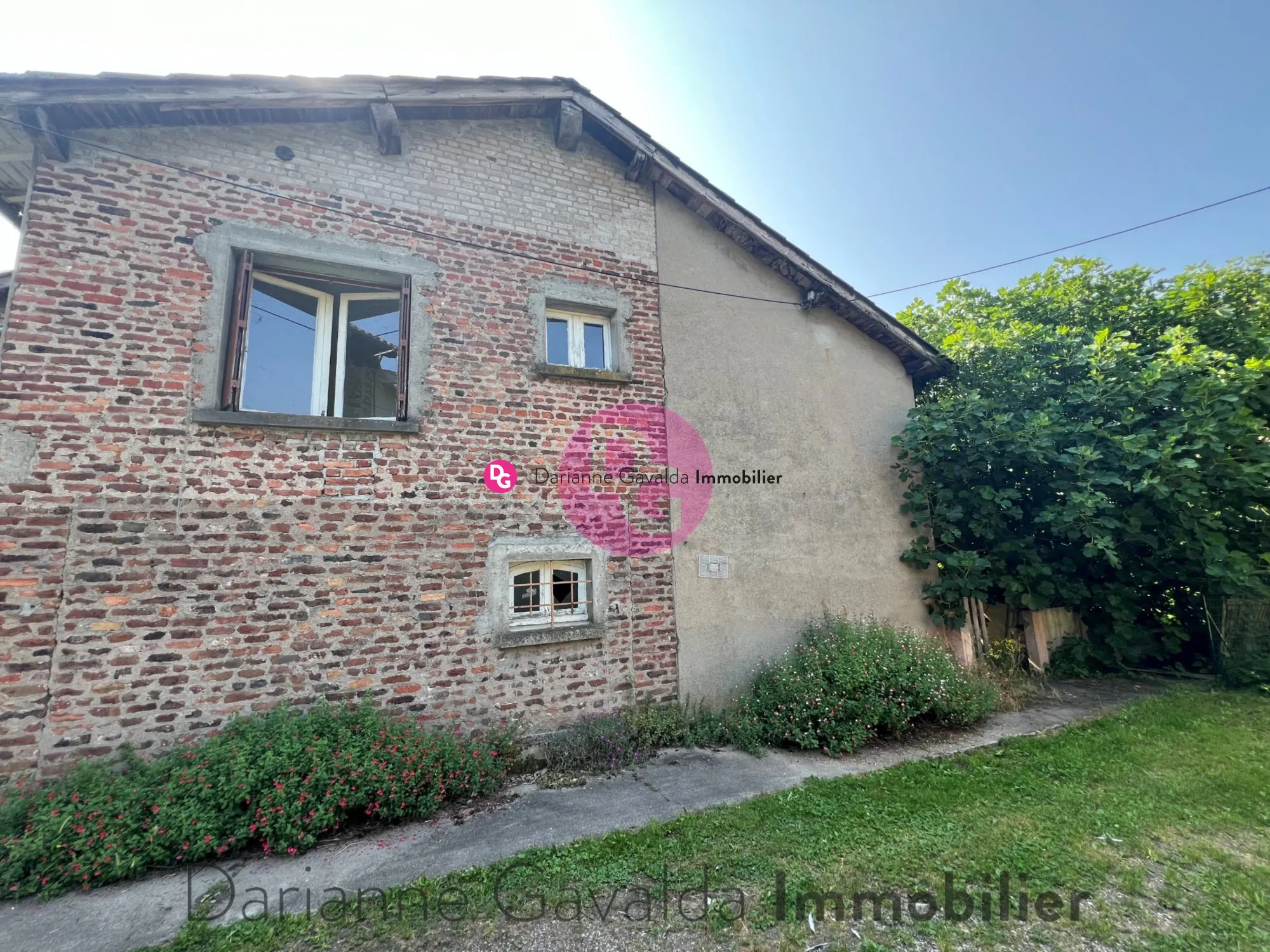 Maison à vendre à Livinhac-le-Haut avec jardin plat et potentiel de rénovation