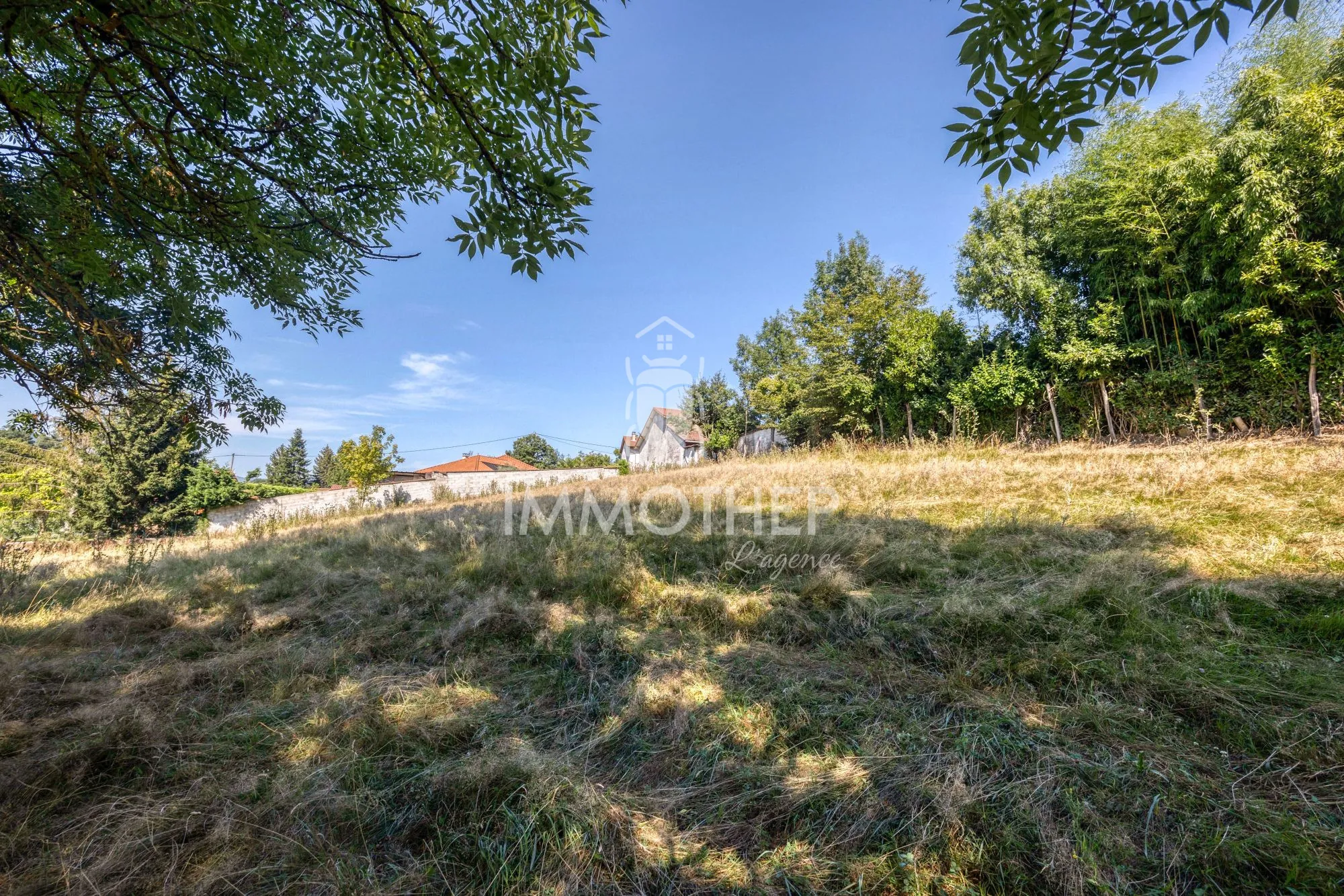Terrain constructible de 5976 m² à Moirans dans secteur calme