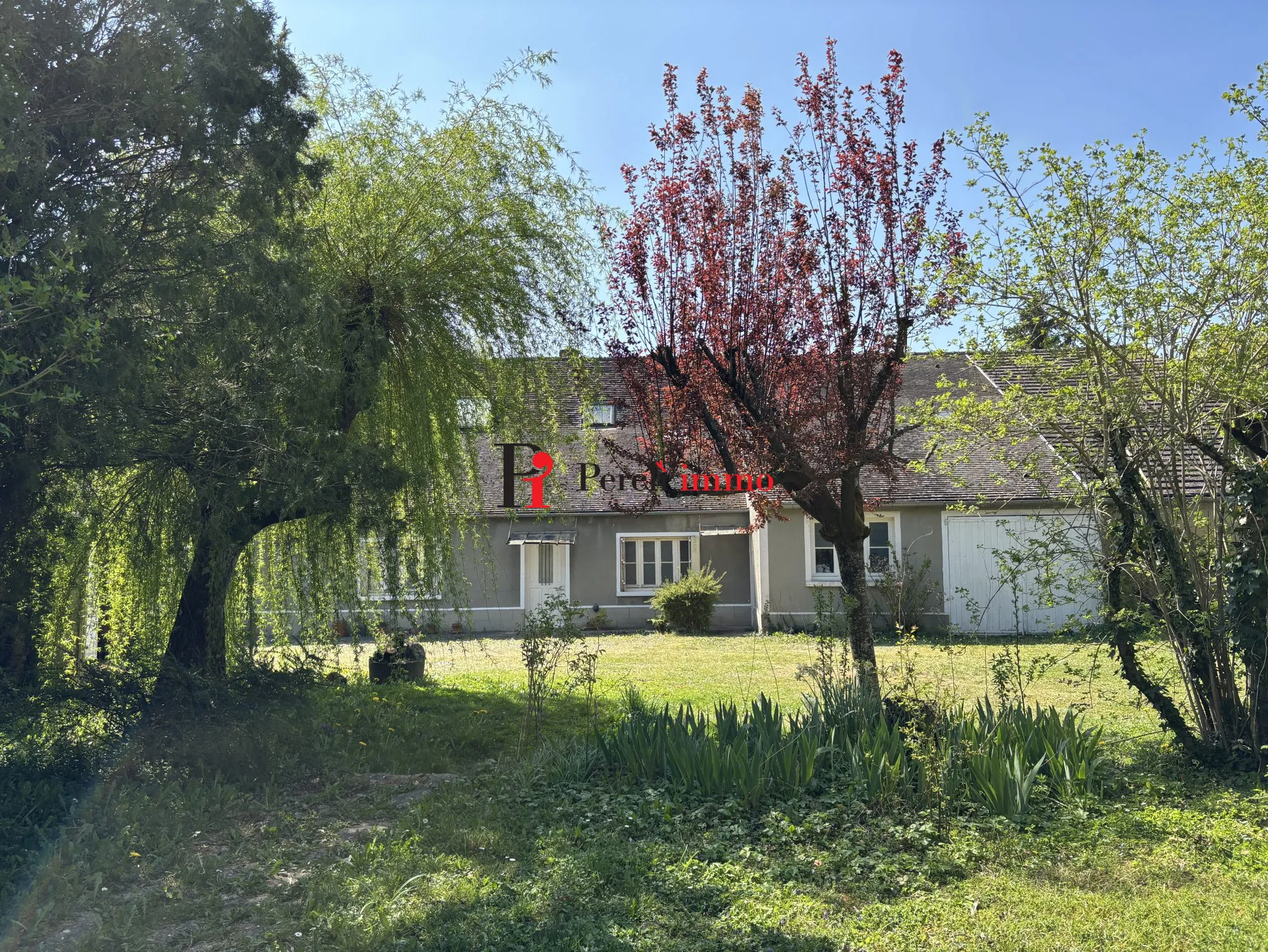 Charmante maison de village à rénover avec grand terrain à Mortagne-au-Perche