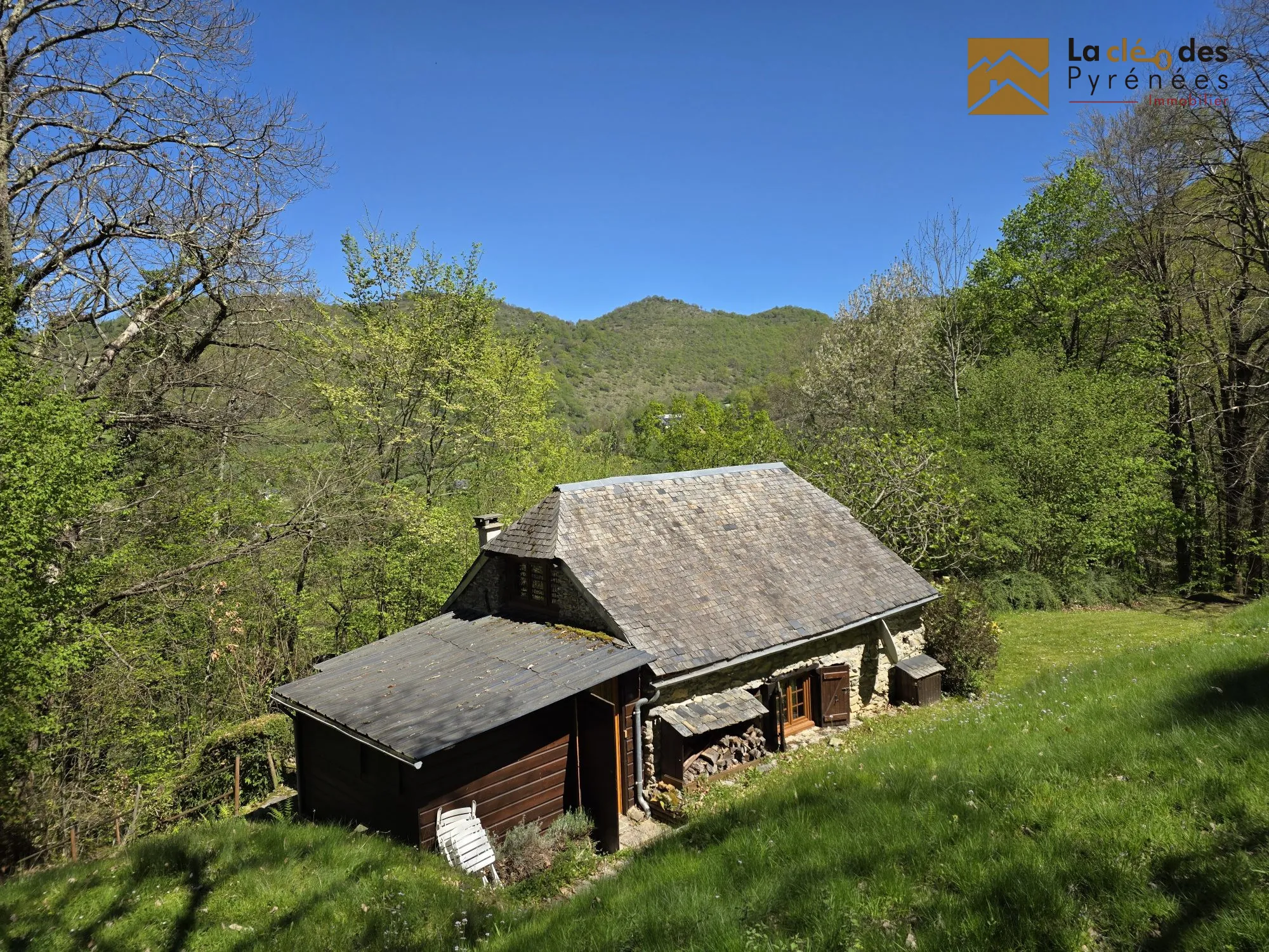 Charmante grange aménagée à Esparros, propriété costière avec vue et accès toute l'année
