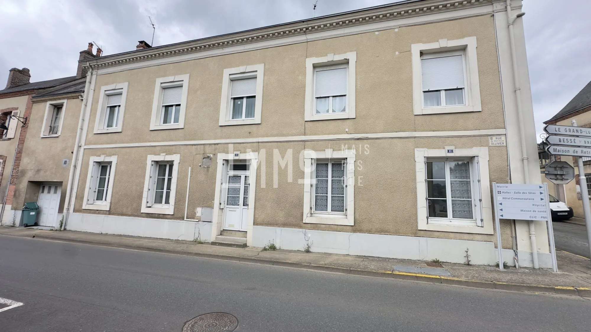 Appartement T3 en Centre-ville de Saint-Calais avec Garage et Cuisine Neuve