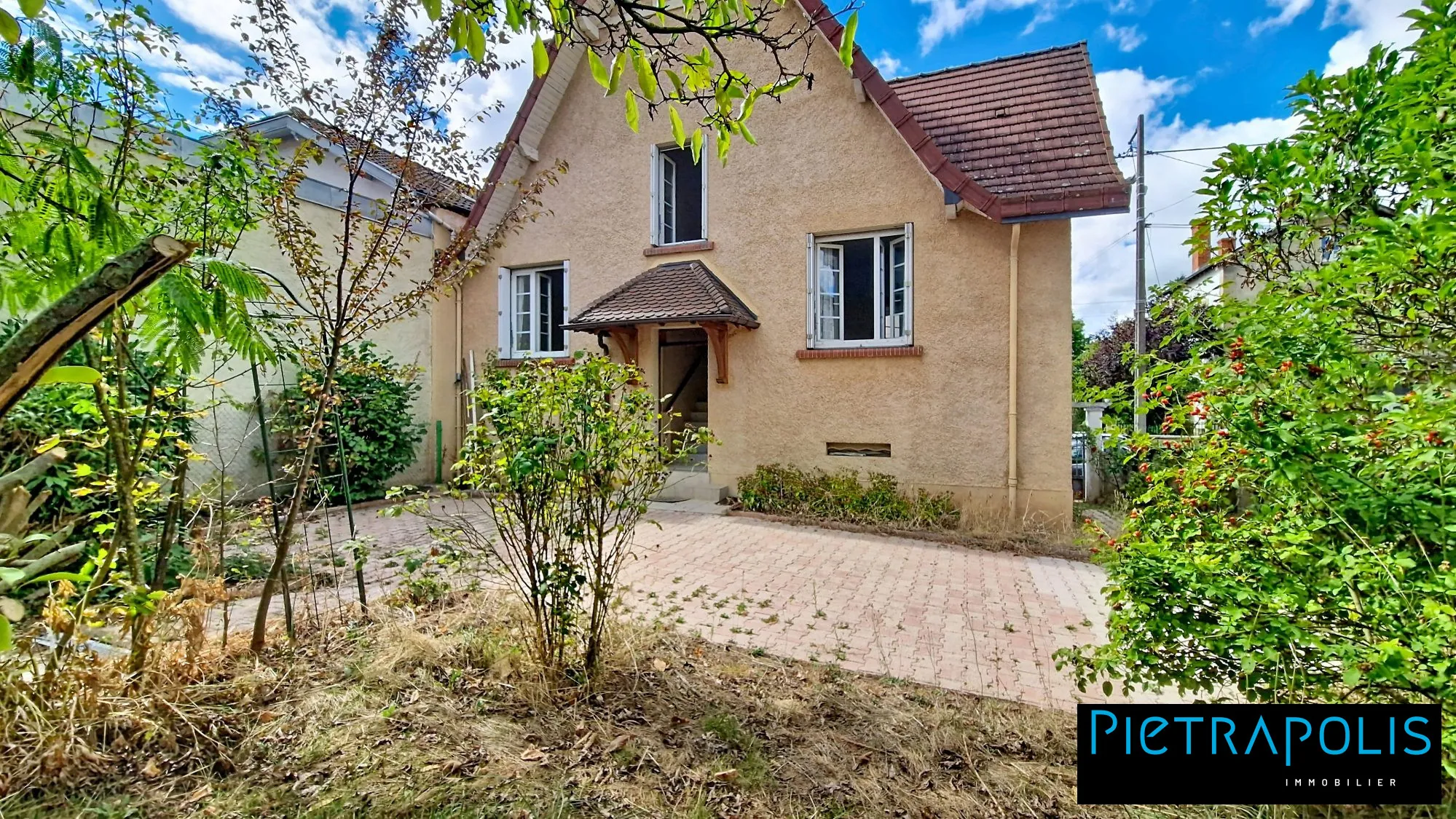 Maison de ville 3 chambres avec garage et jardin à La Clayette