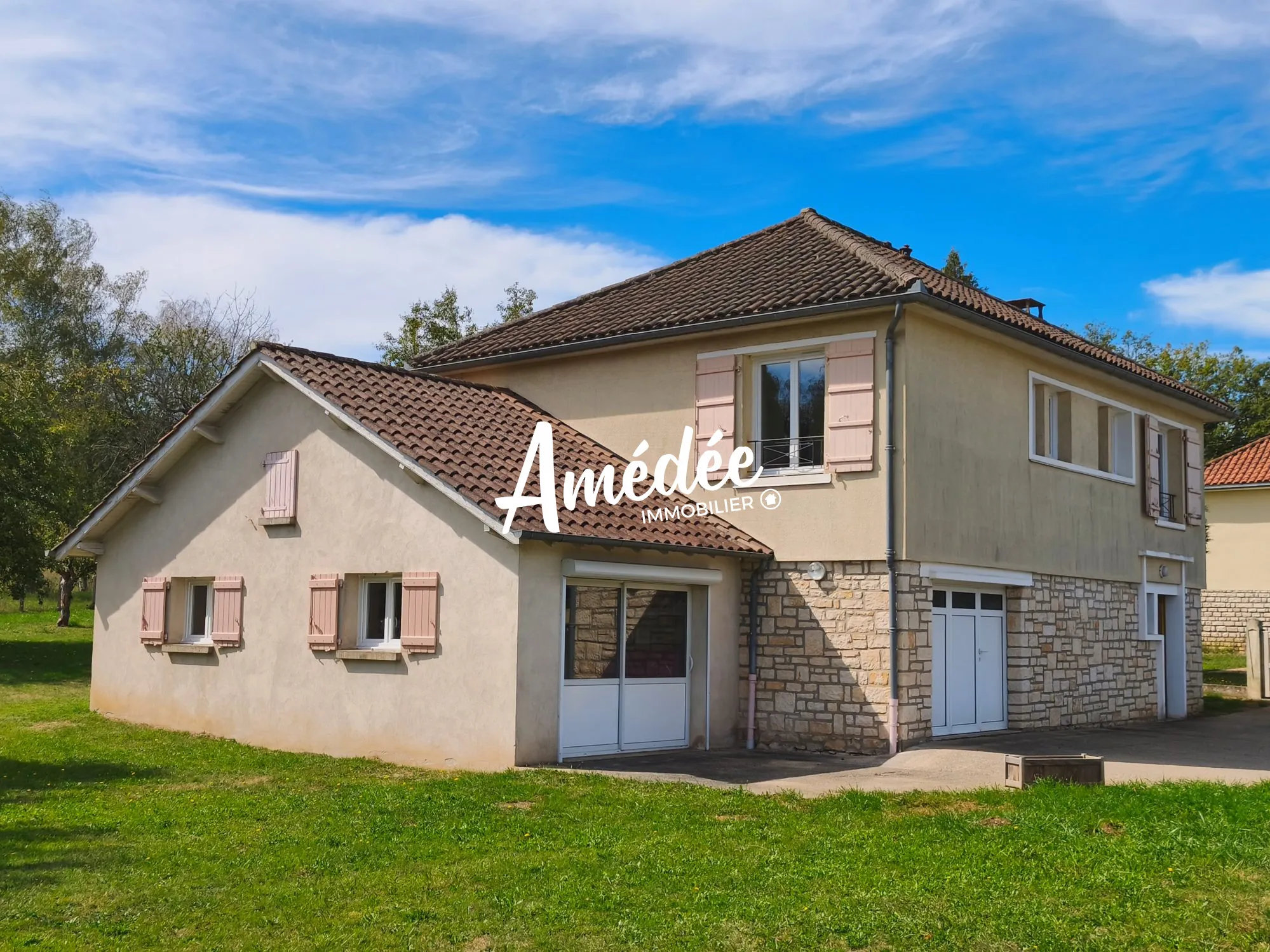 Belle maison à Leyme (46) avec studio indépendant et grand terrain