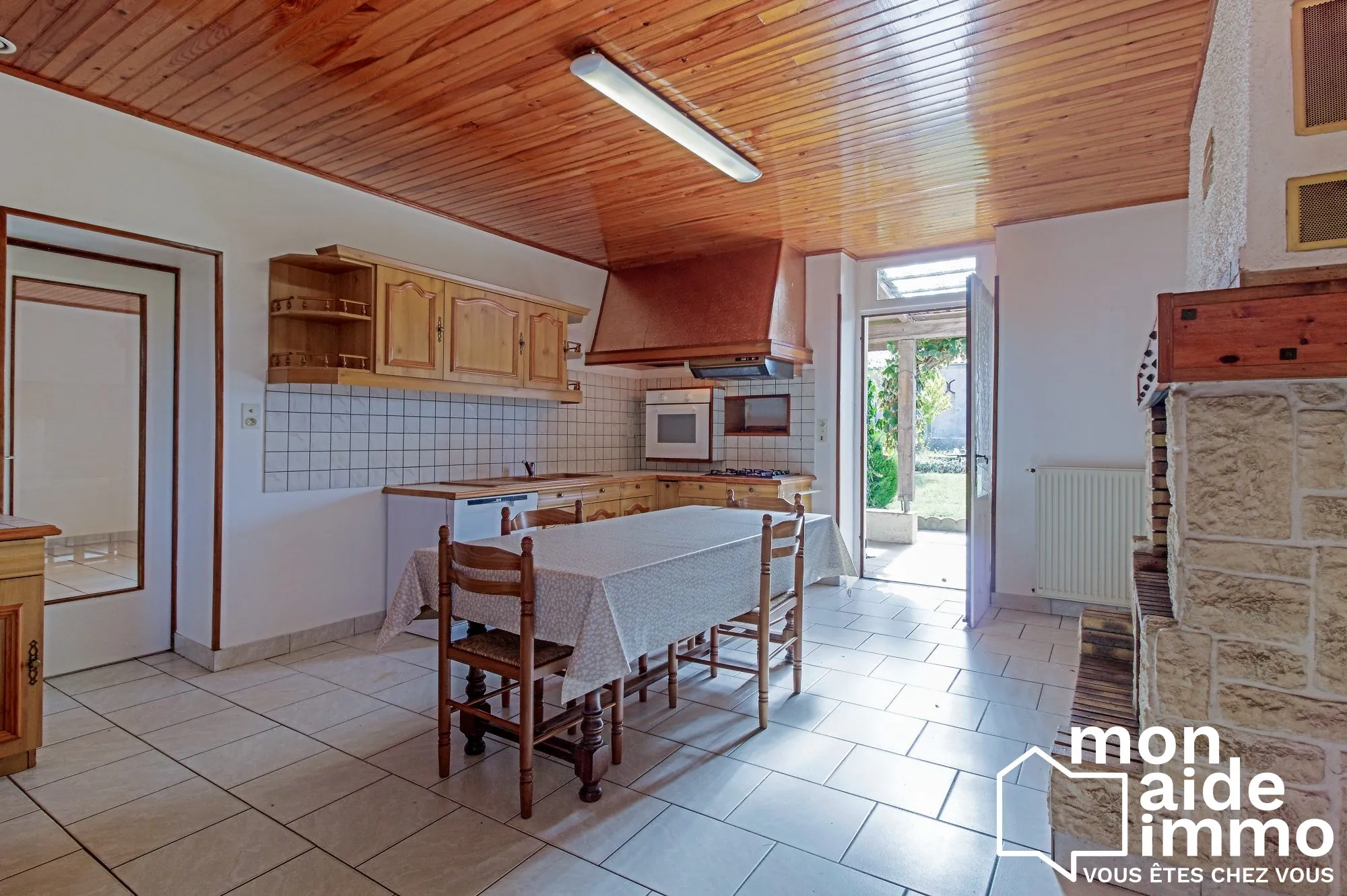 Grande maison de village avec jardin, garage et ateliers à Grignols