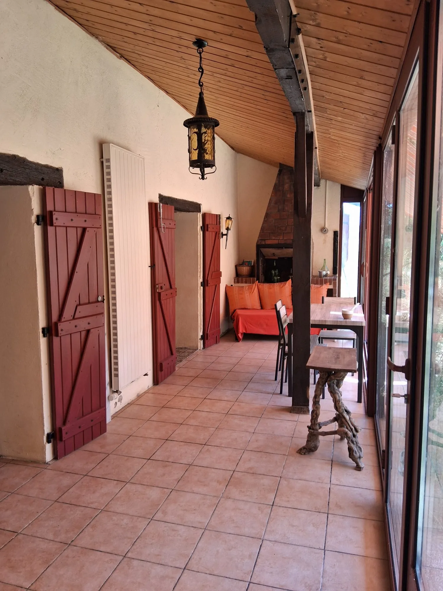Maison avec grand terrain, piscine et vue campagne à Ménetreuil