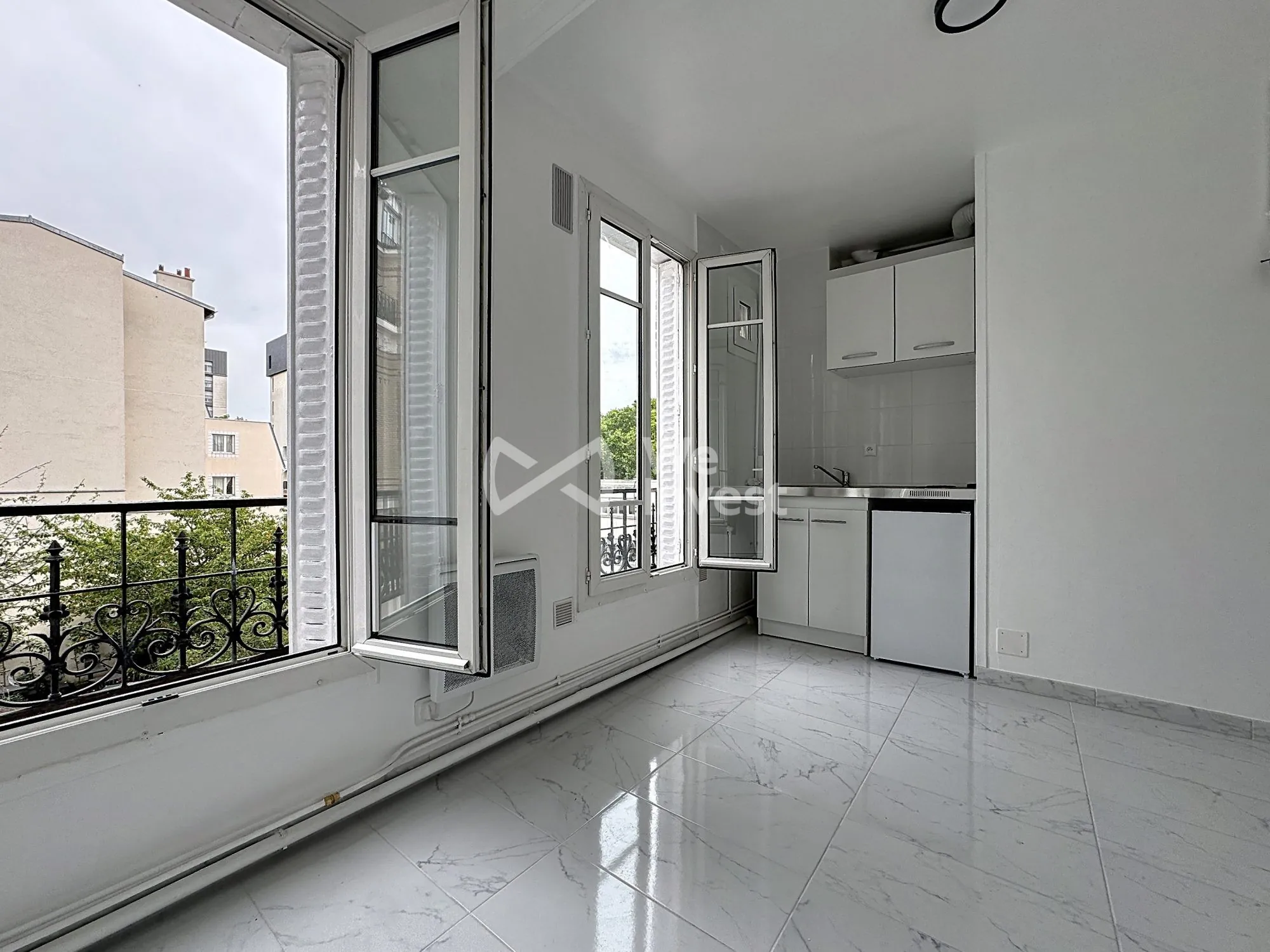 Appartement T2 rénové en centre-ville de Colombes avec cave 